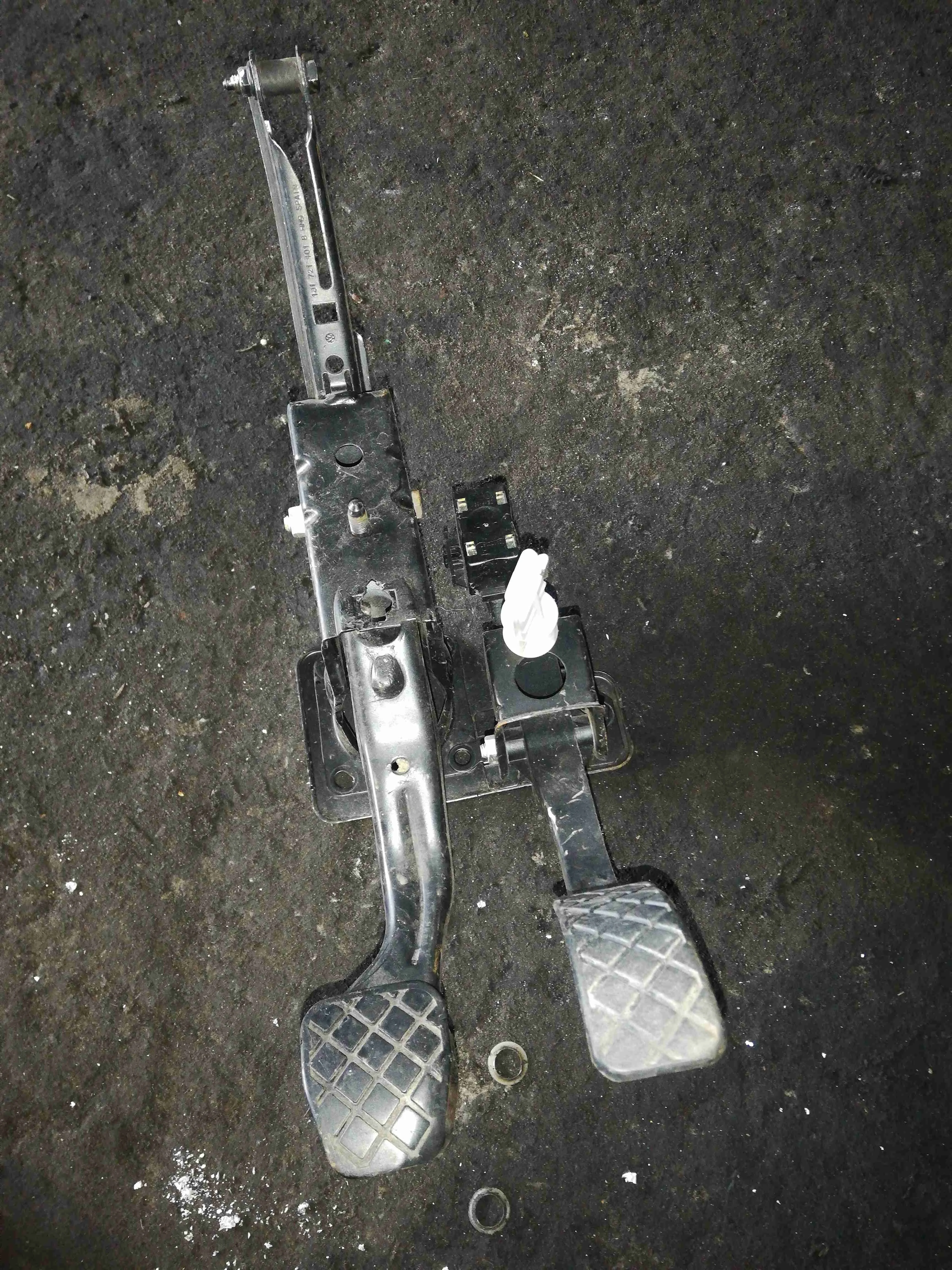 Узел педальный Volkswagen Golf 4(1997-2004) 2001 1j1721111c