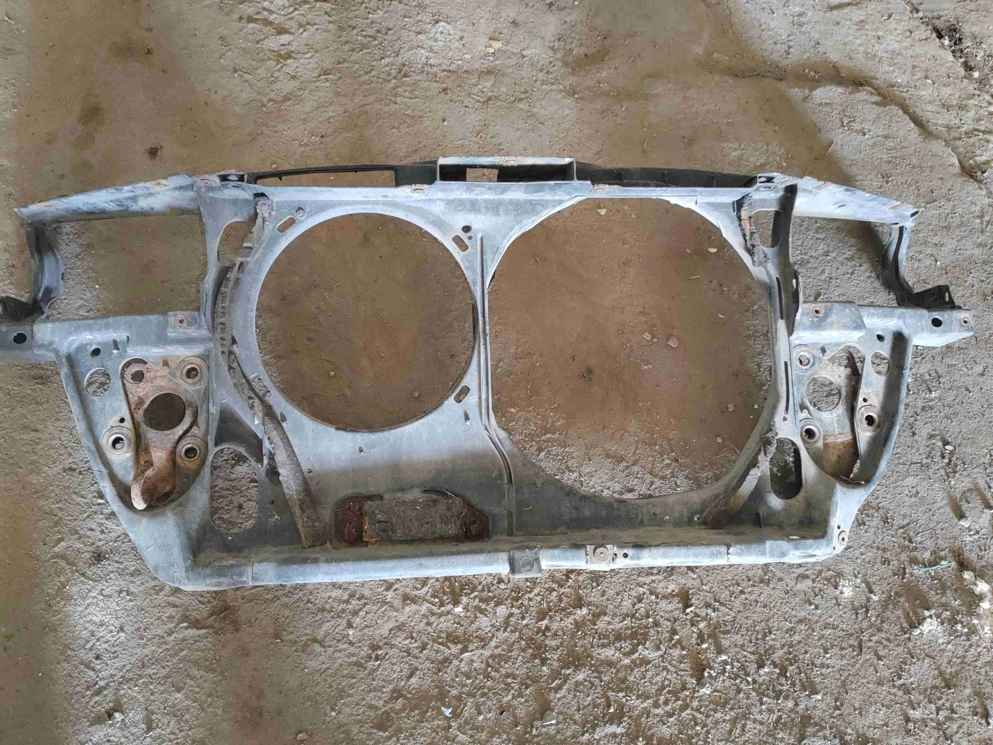 Передняя панель крепления облицовки (телевизор) Volkswagen Passat B5(1997-2005) 1999 3B0805594