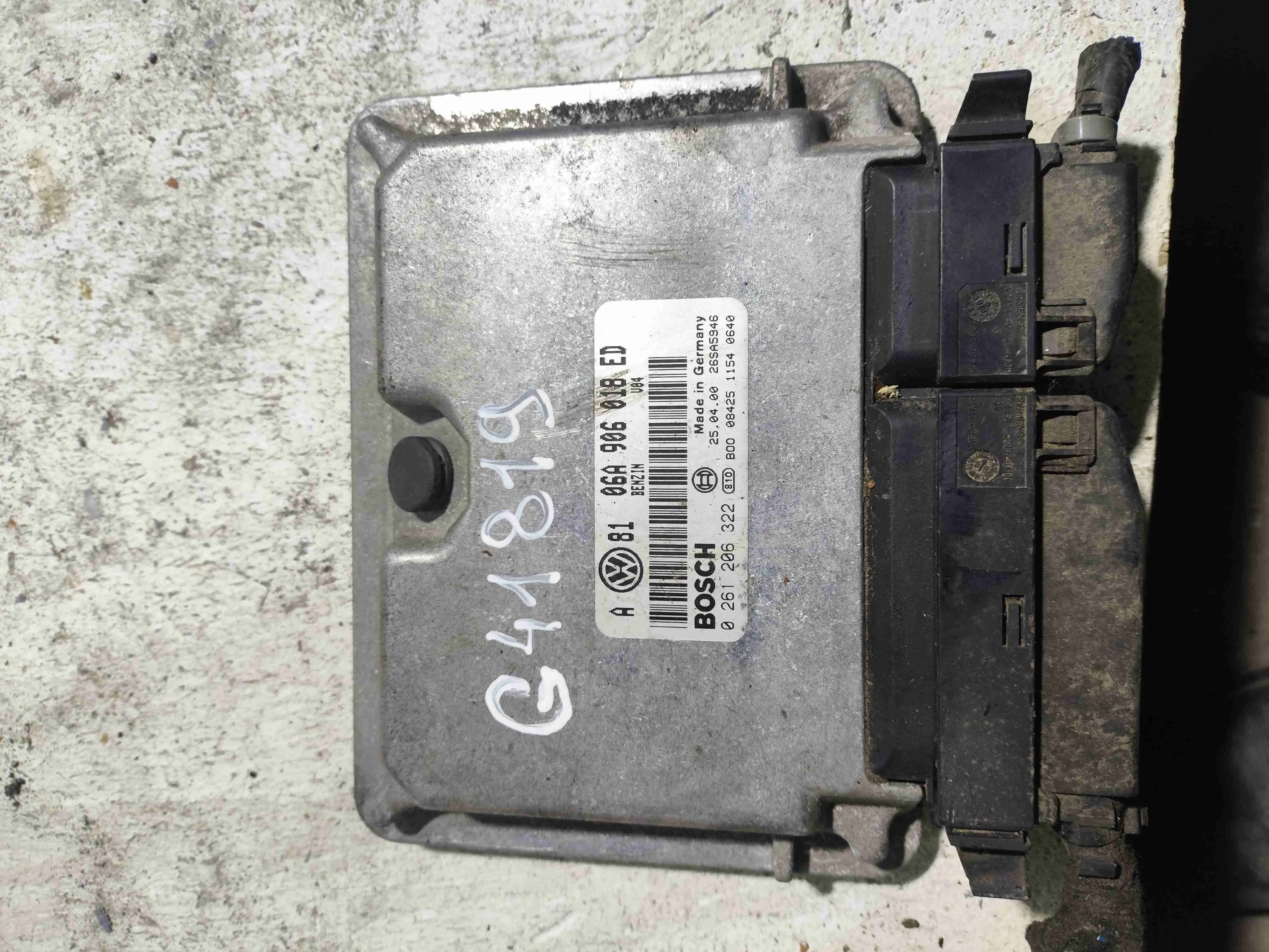 Блок управления двигателем (ЭБУ)) Volkswagen Golf 4(1997-2004) 2000 06A906018ED
