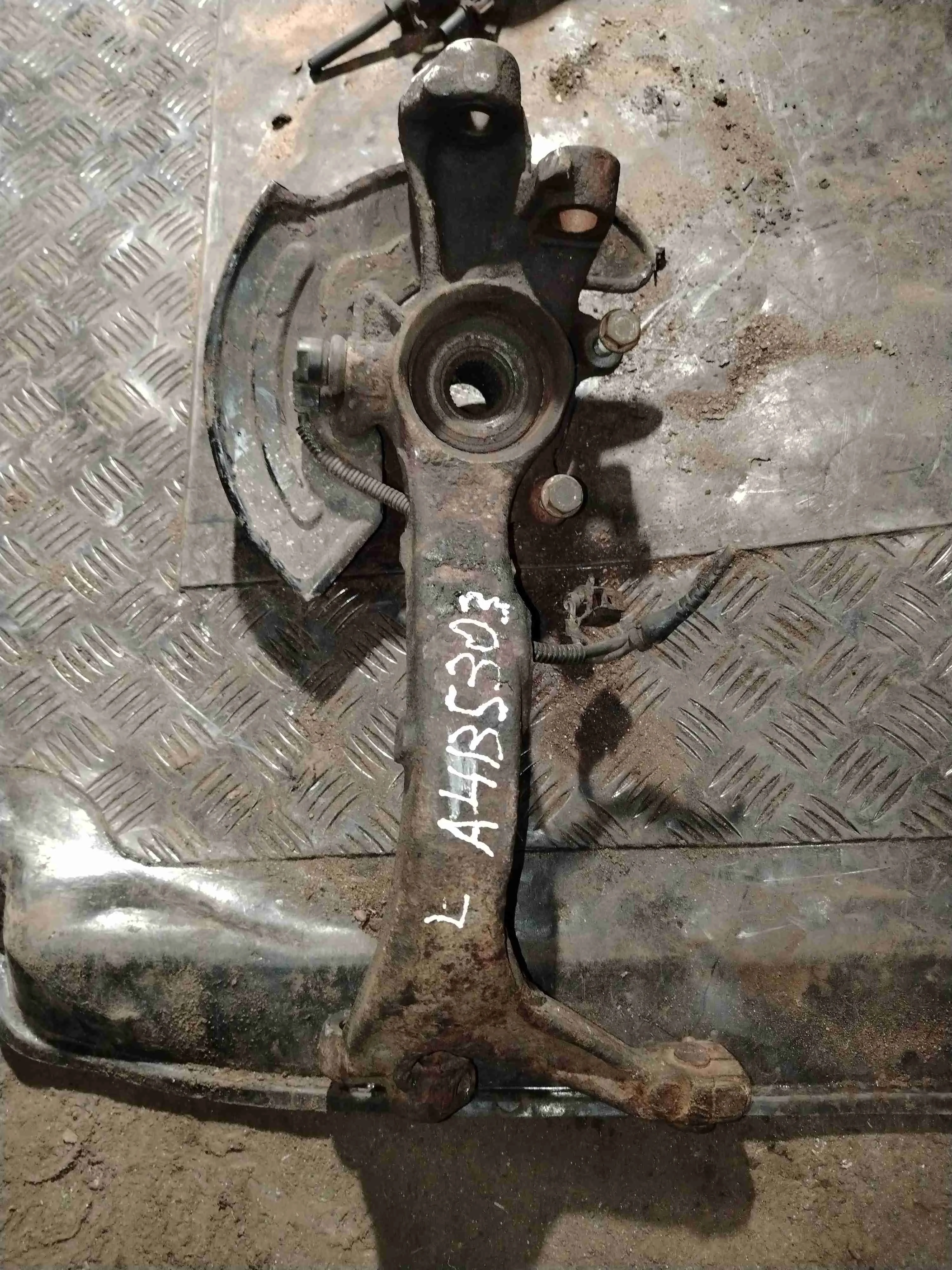 Ступица передняя левая Audi A4 B5(1994-2001) 1999 8D0407257