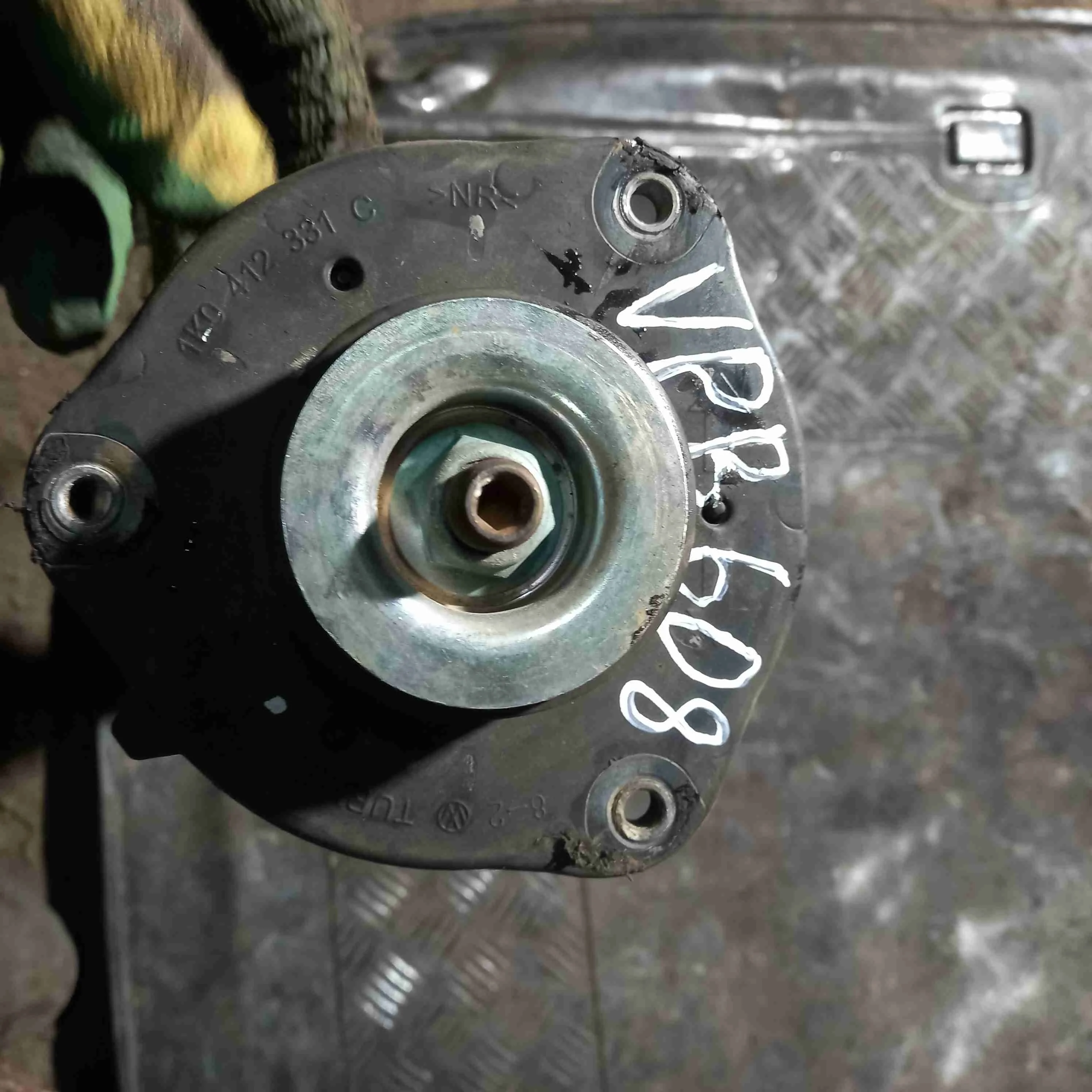 Стойка подвески передняя Volkswagen Passat B6(2005-2010) 2007 3c0413031