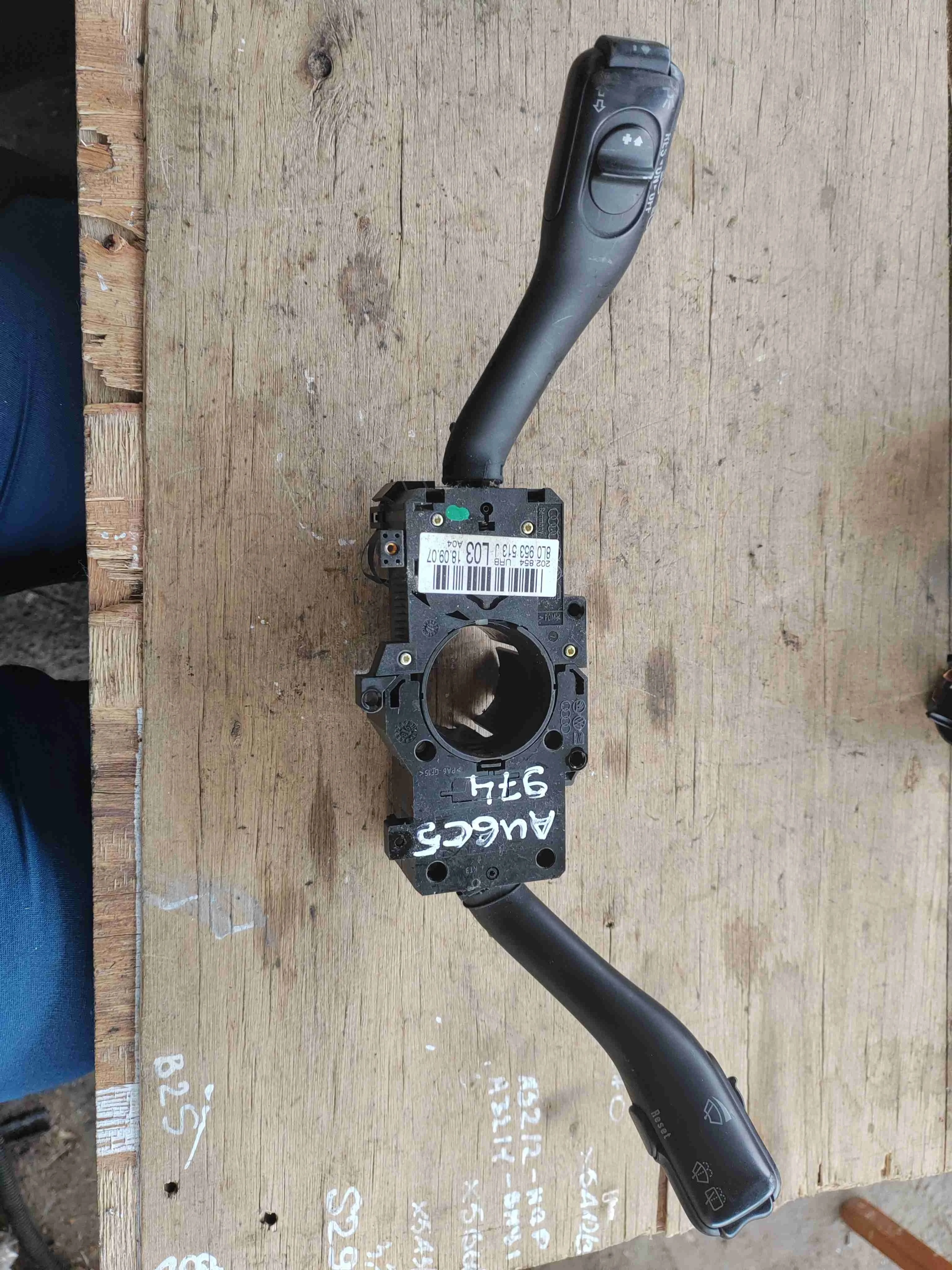 Переключатель подрулевой (стрекоза) Audi A6 C5(1997-2004) 1999 8L0953513J