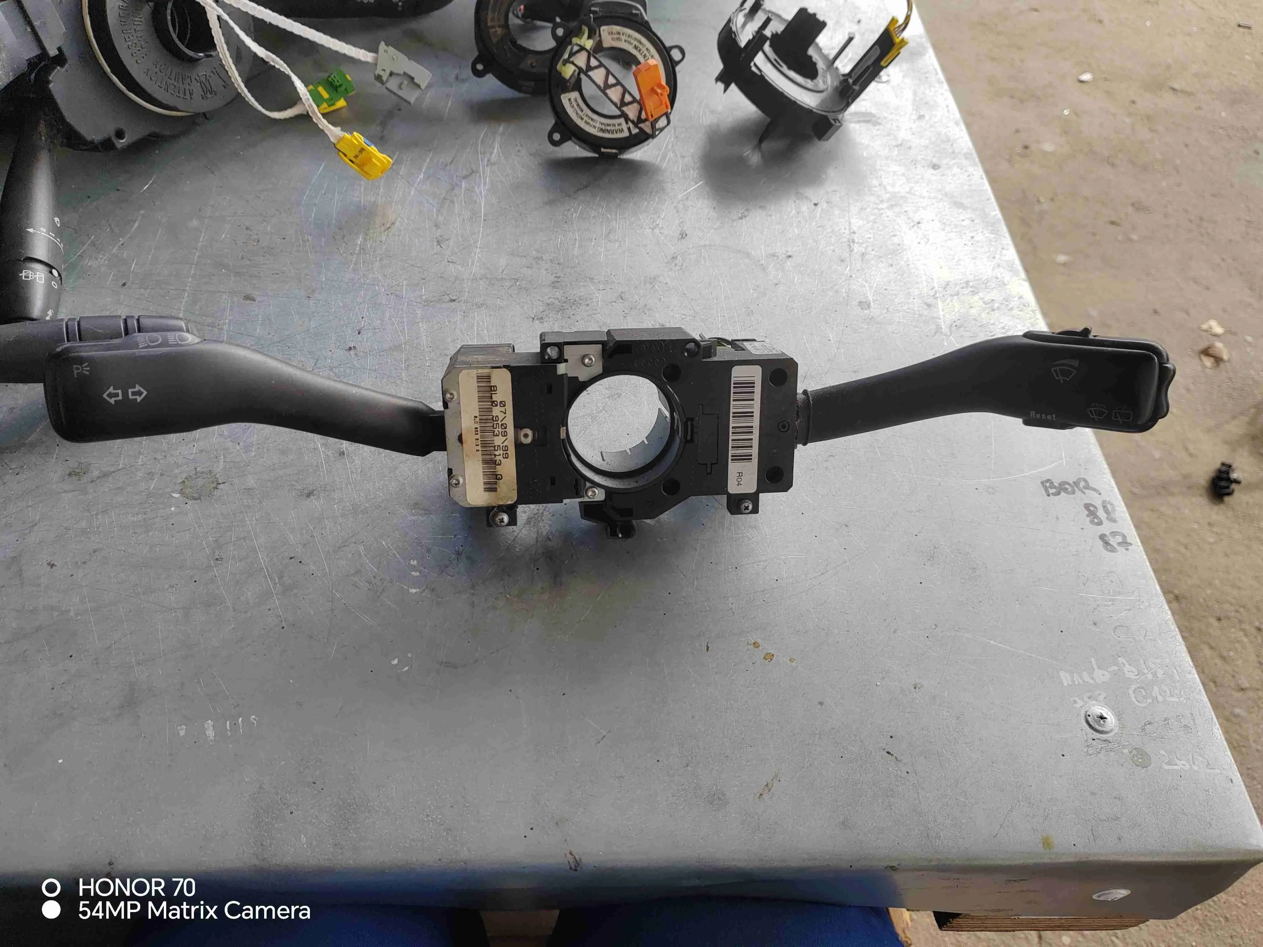 Переключатель подрулевой (стрекоза) Audi A6 C5(1997-2004) 1999 8L0953513G