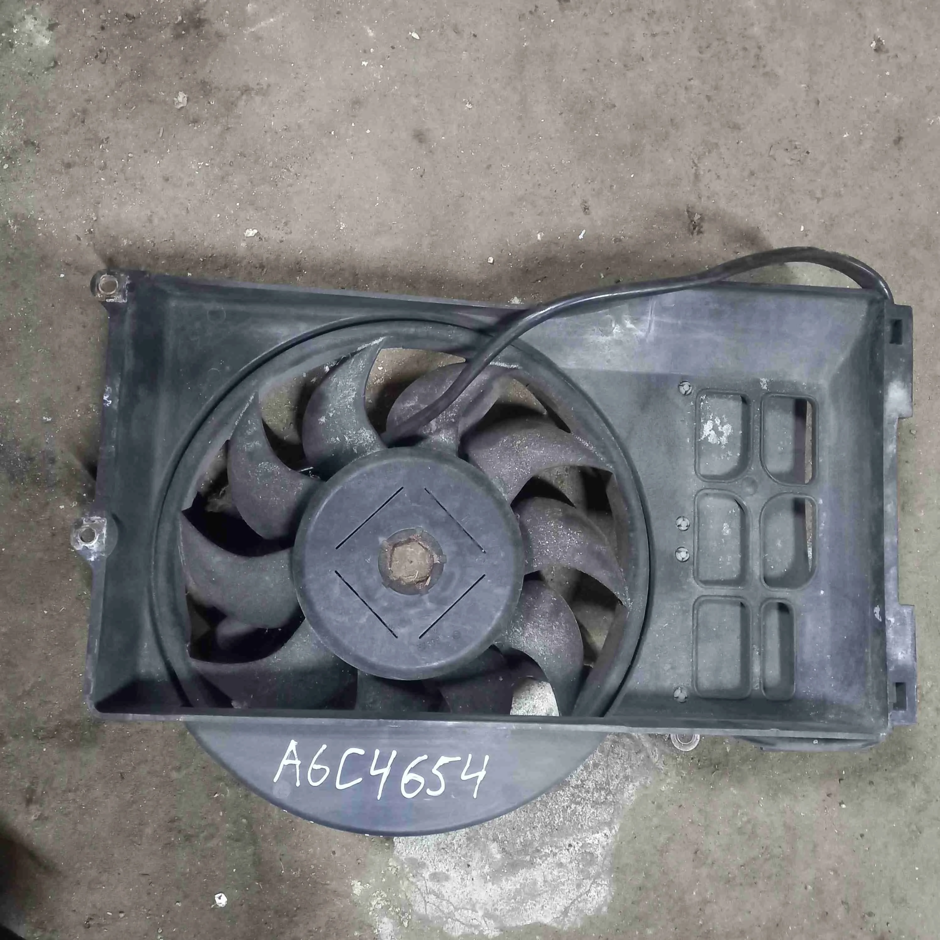 Вентилятор радиатора Audi A6 C4(1994-1997) 1996 4a0121207b