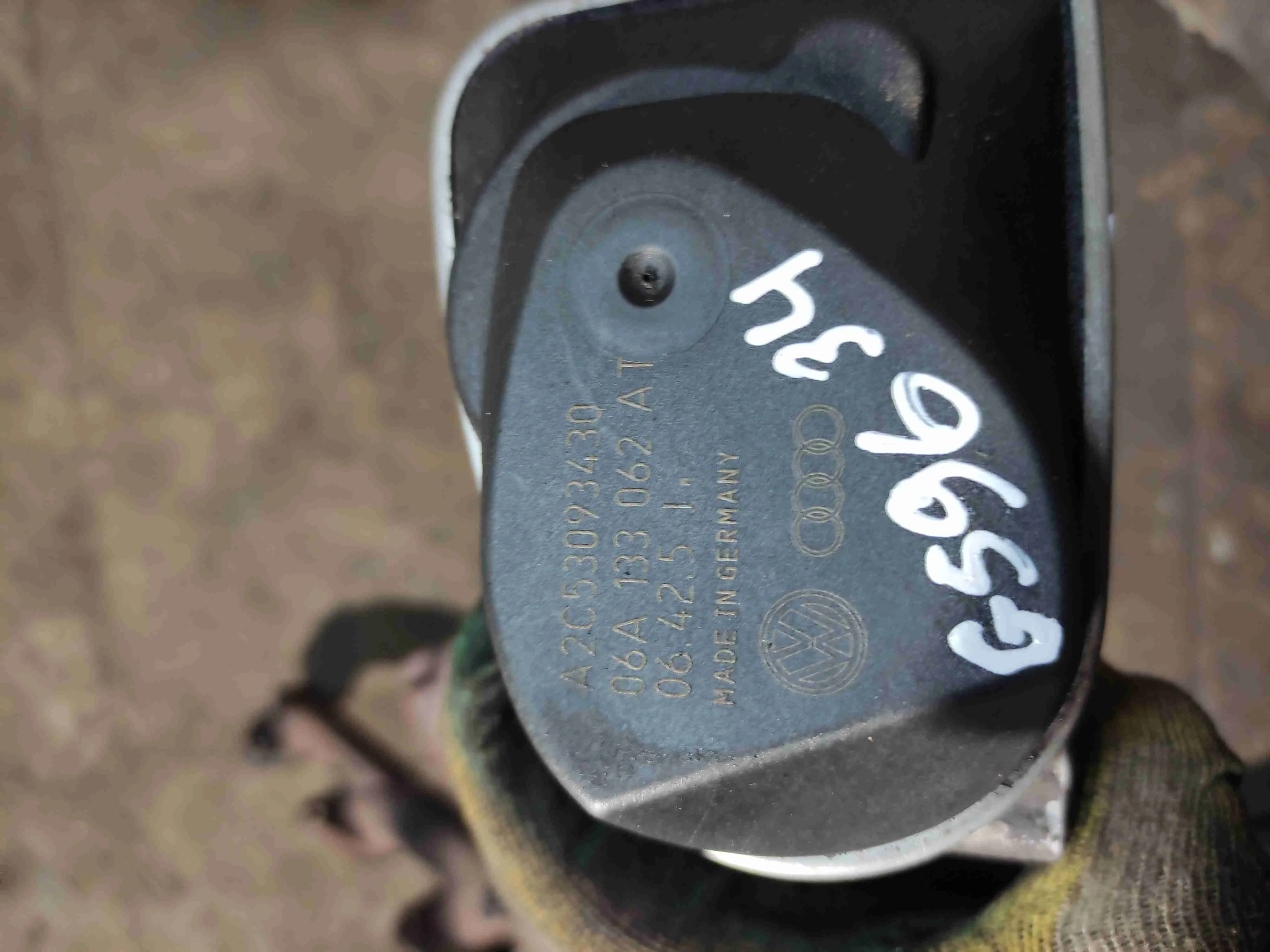 Заслонка дроссельная Volkswagen Golf 5(2004-2009) 2006 06A133062AT