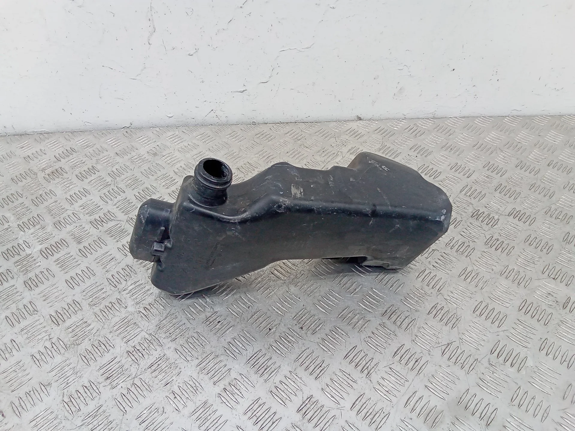 бачок омывателя Mercedes-Benz GLC Coupe  C253 2018 A2058600860