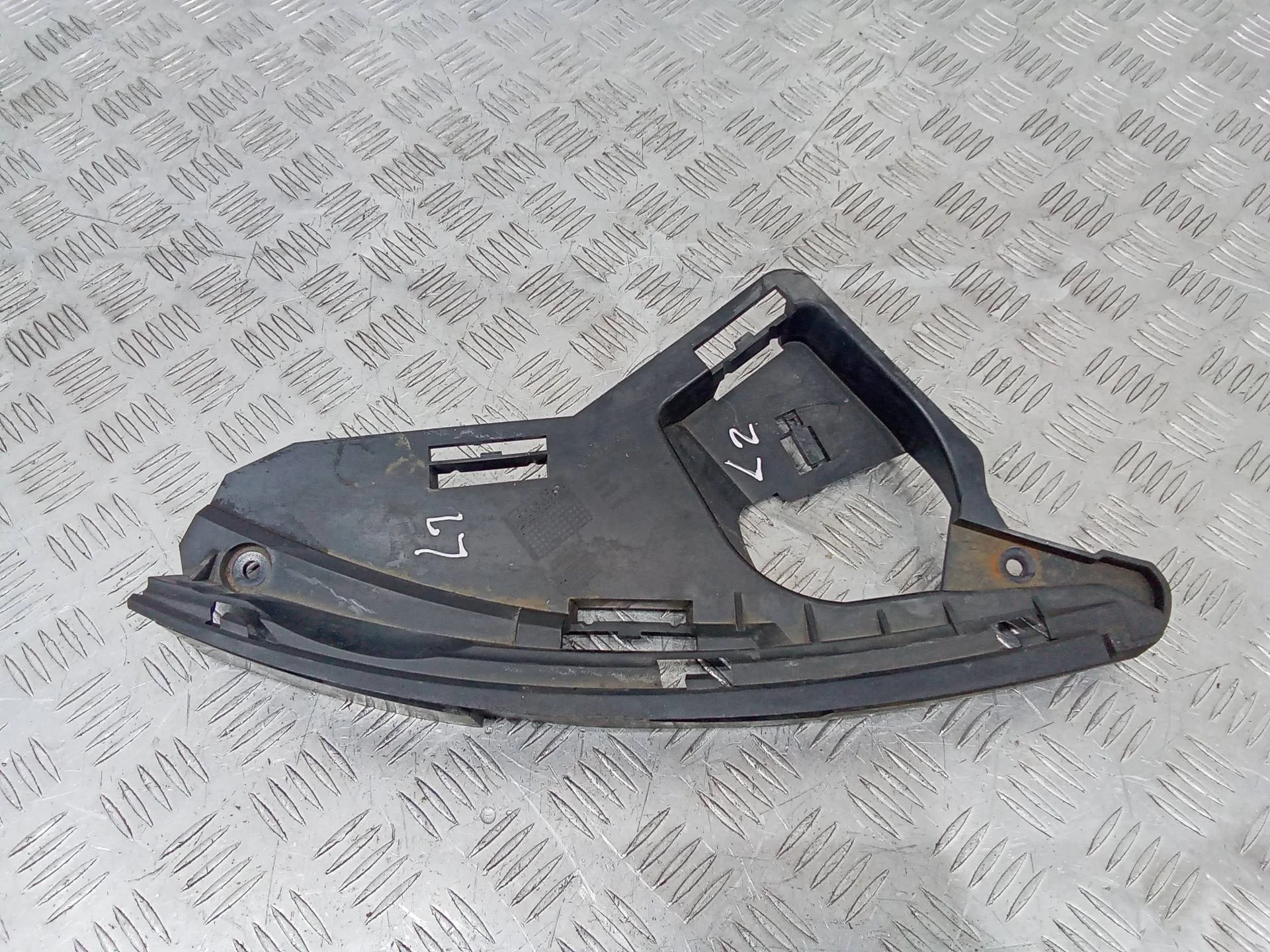 крепление фары (кронштейн фары) правой Volvo XC60  1 поколение 2011 30763434