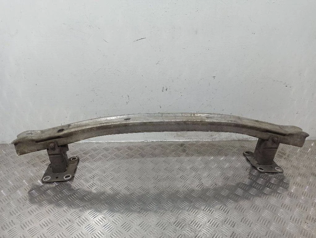 усилитель переднего бампера Renault Scenic  2 поколение 2004 8200534784