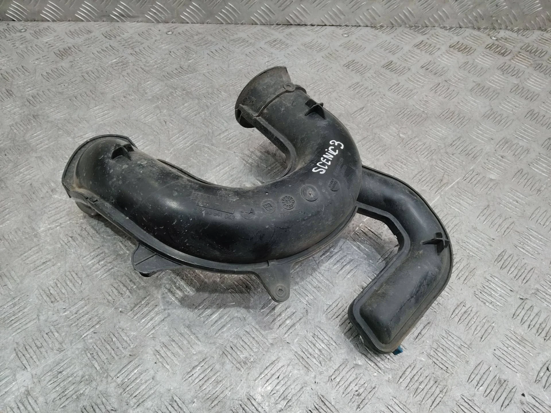 резонатор воздушного фильтра Renault Scenic  3 поколение [рестайлинг] 2013 8200923128