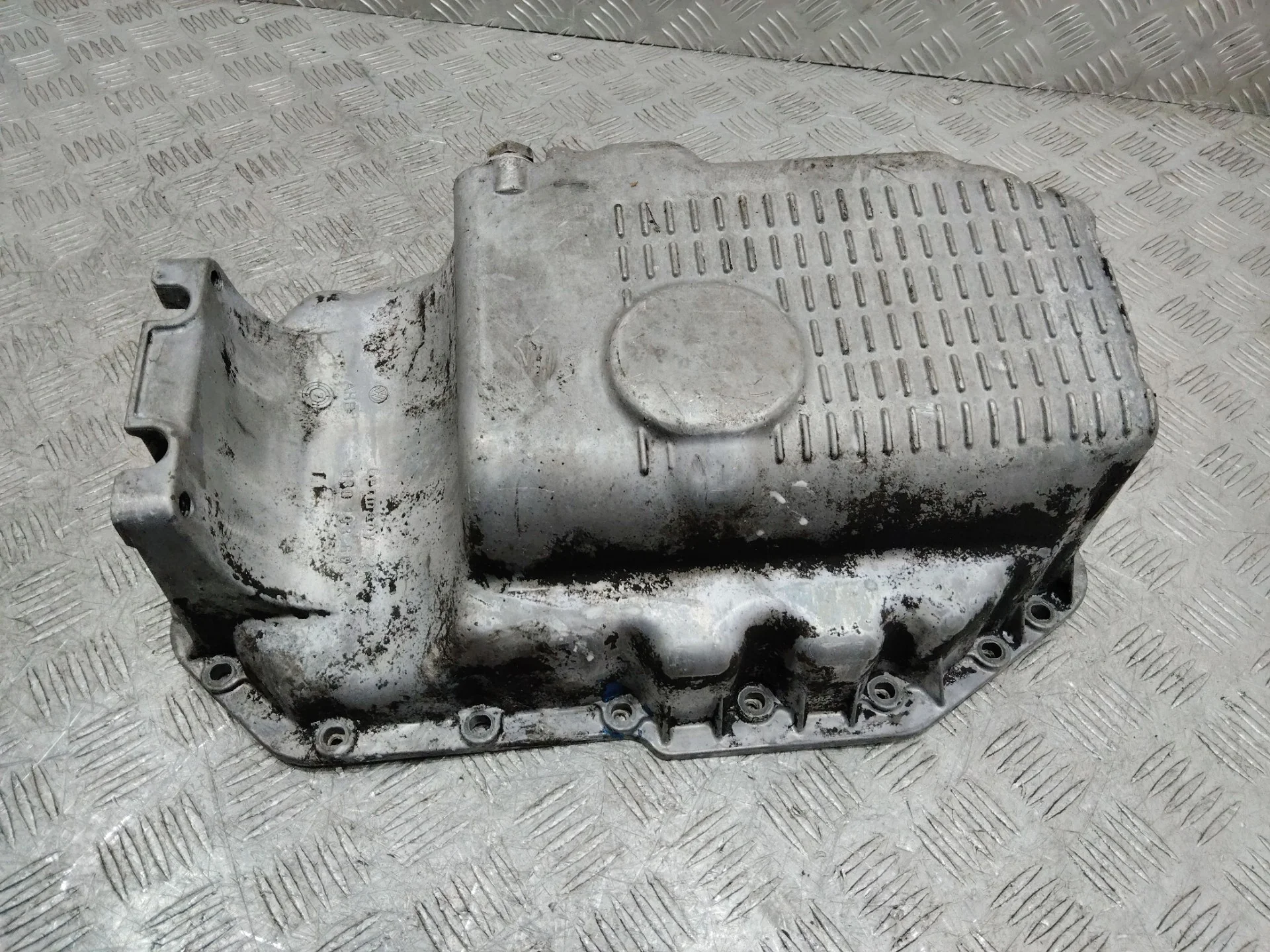 масляный поддон Volkswagen Golf  4 поколение 2002 030103603K