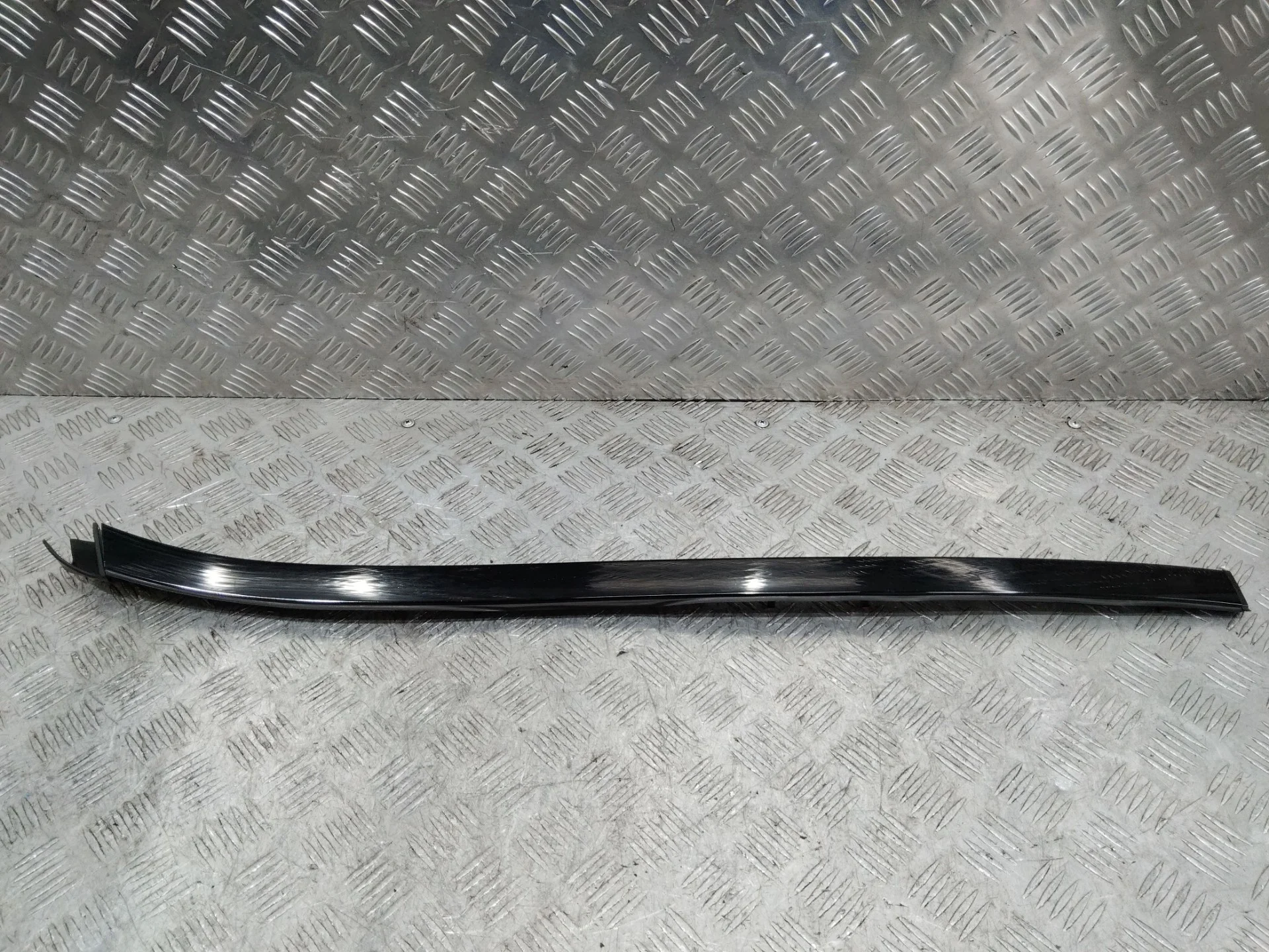 молдинг лобового стекла левый Mercedes-Benz GLE Coupe  C292 2018 A2926900162