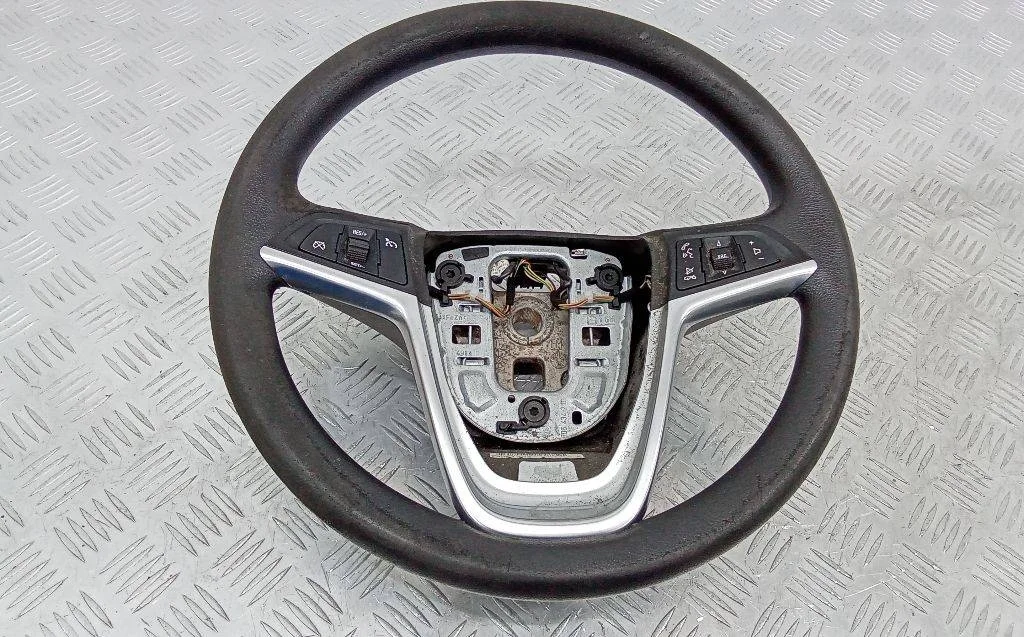 руль Opel Astra  J 2012 13351023