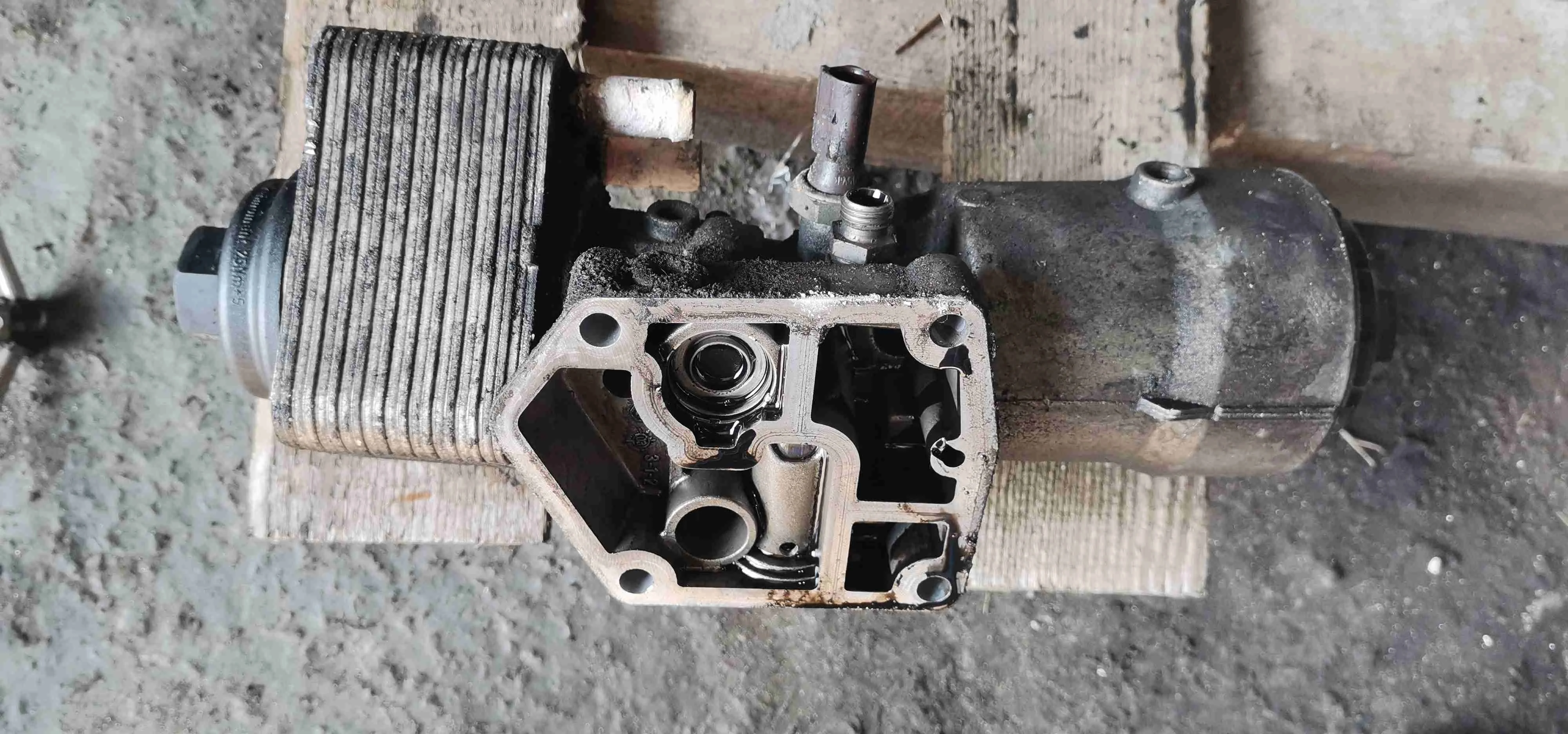 Корпус масляного фильтра Volkswagen Sharan Rest(2000-2010) 2008 045115389C