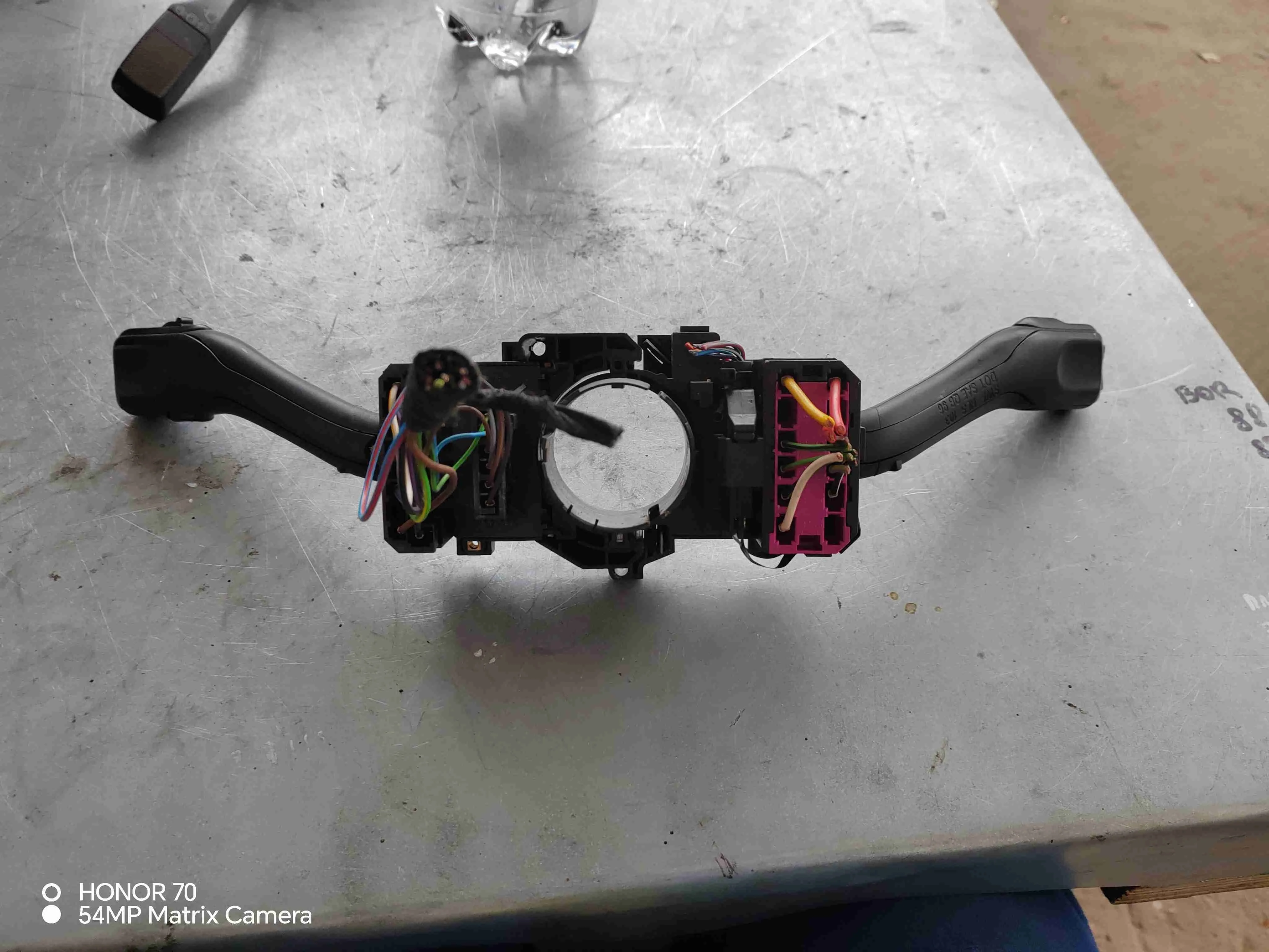 Переключатель подрулевой (стрекоза) Audi A6 C5(1997-2004) 1999 8L0953513G