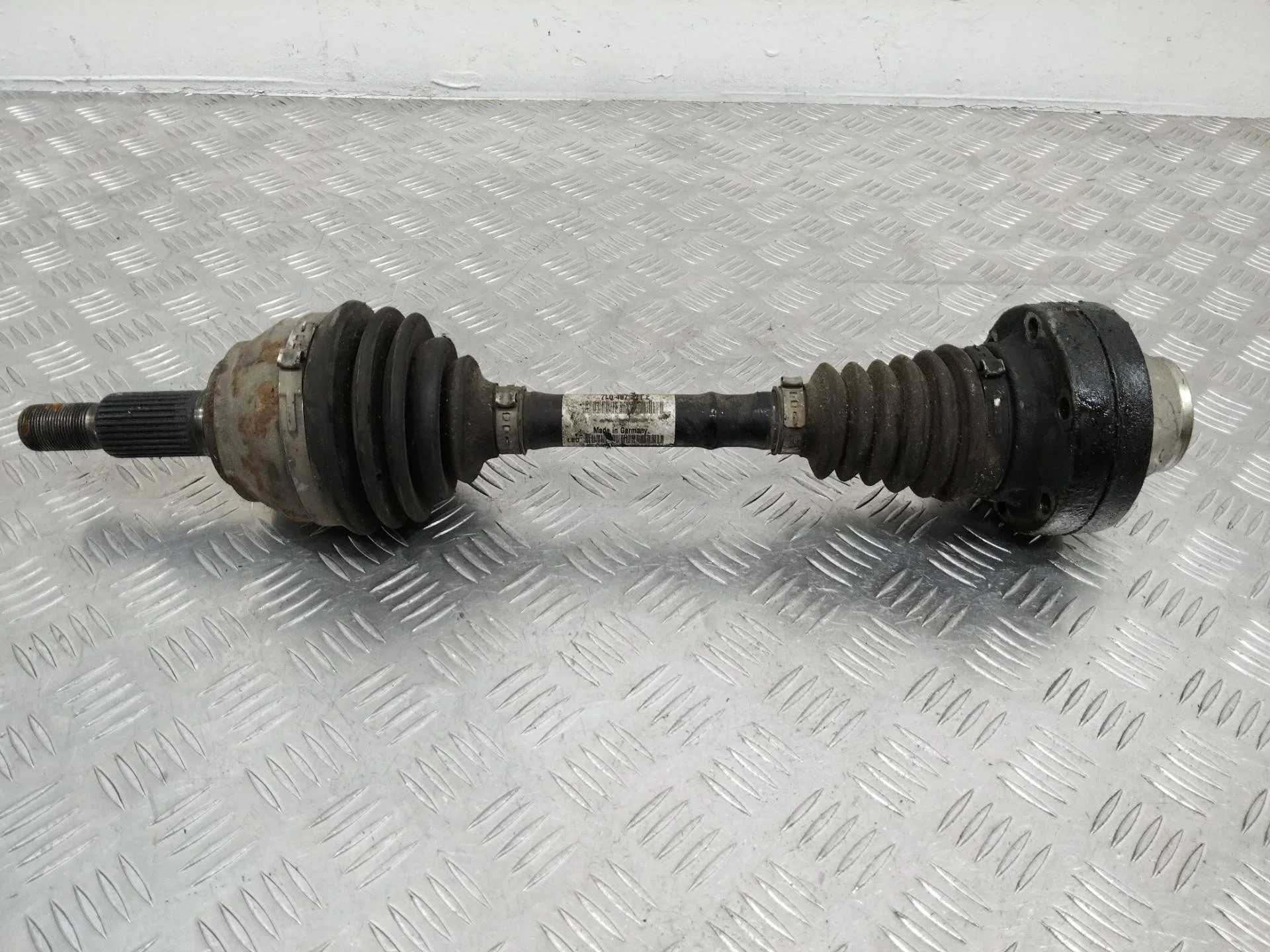 полуось Audi Q7  4L 2008 7L0407271E