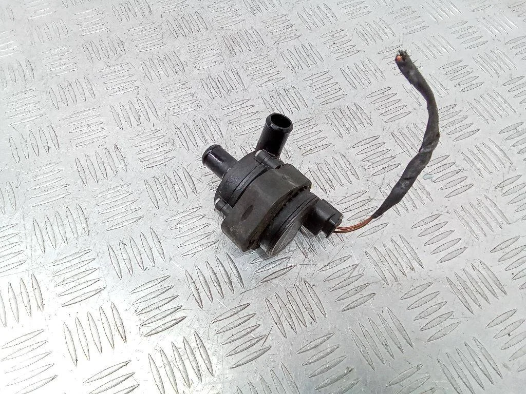 насос антифриза дополнительный Mercedes-Benz A  W176 2013 A0005000686