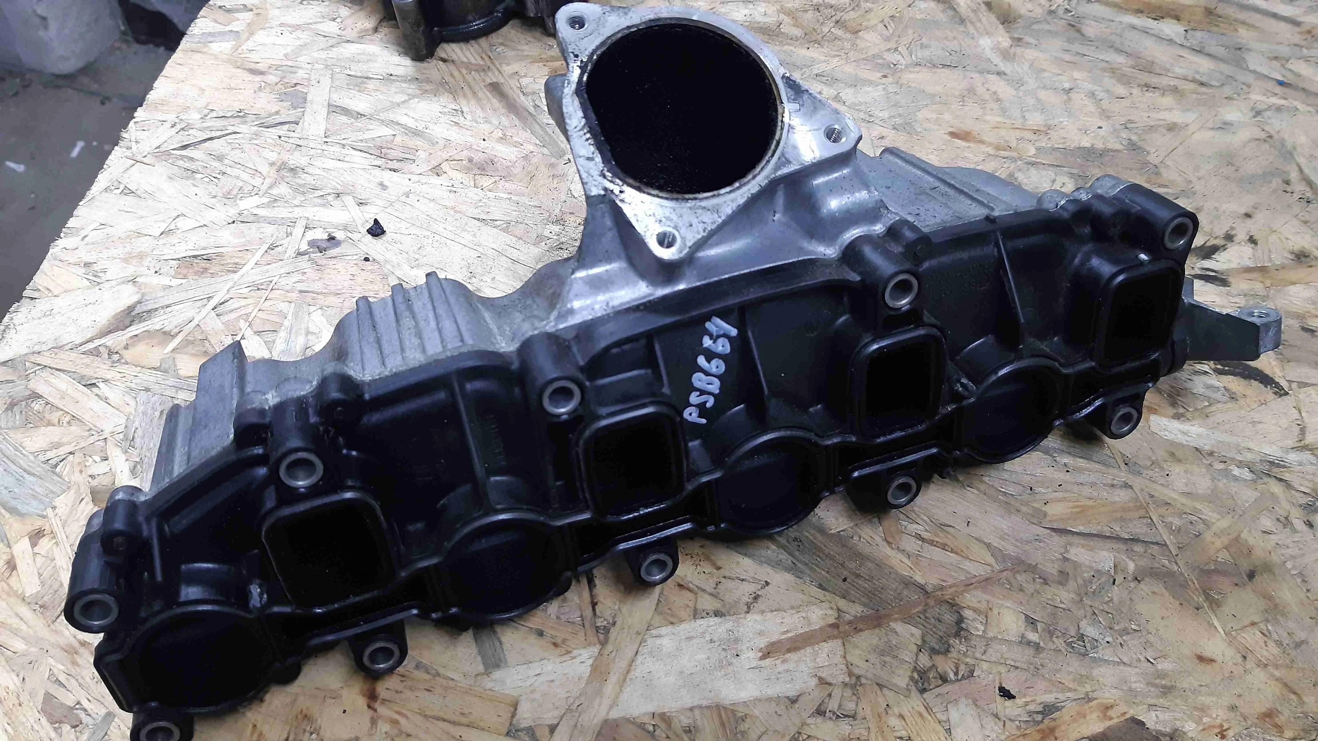 Коллектор впускной Volkswagen Passat B6(2005-2010) 2008 03L129711E