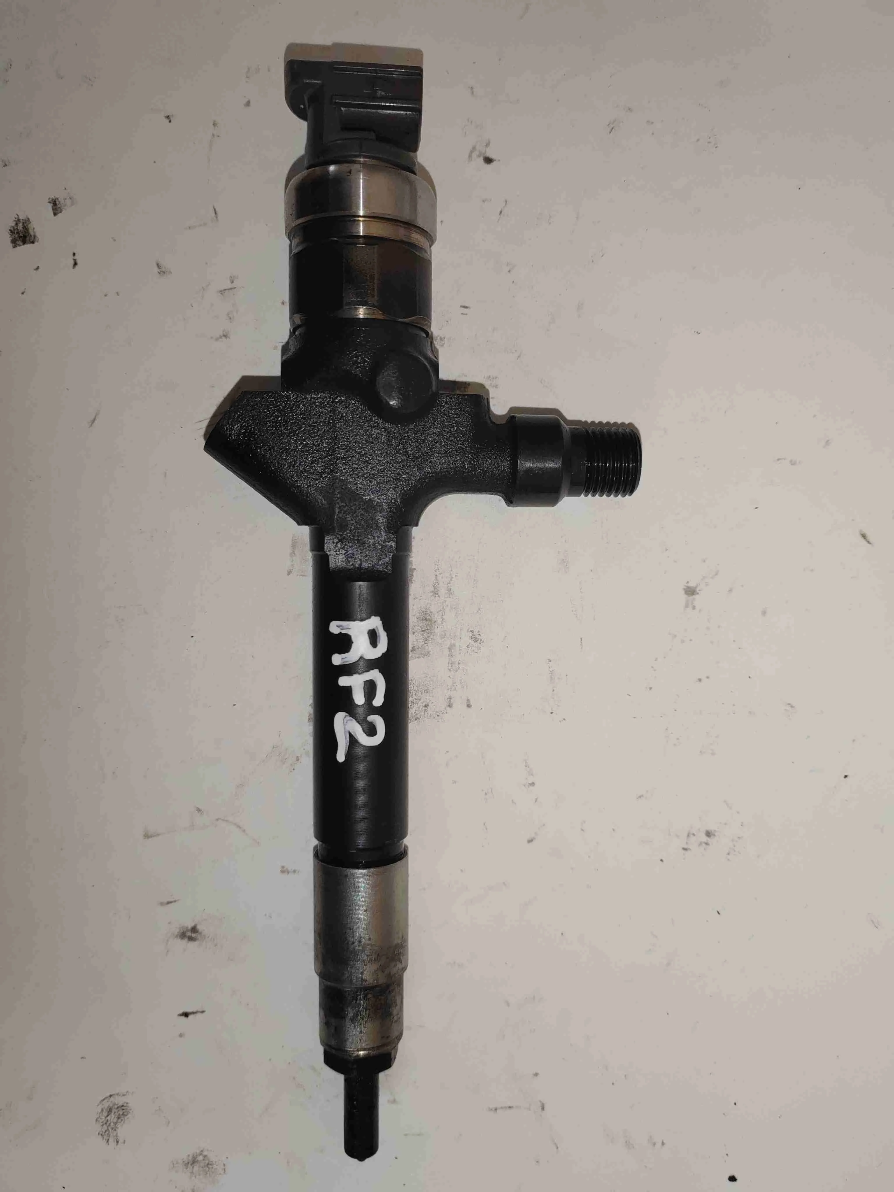 Форсунка топливная Mazda 6 (2002-2007) 2006 RF7J13H50