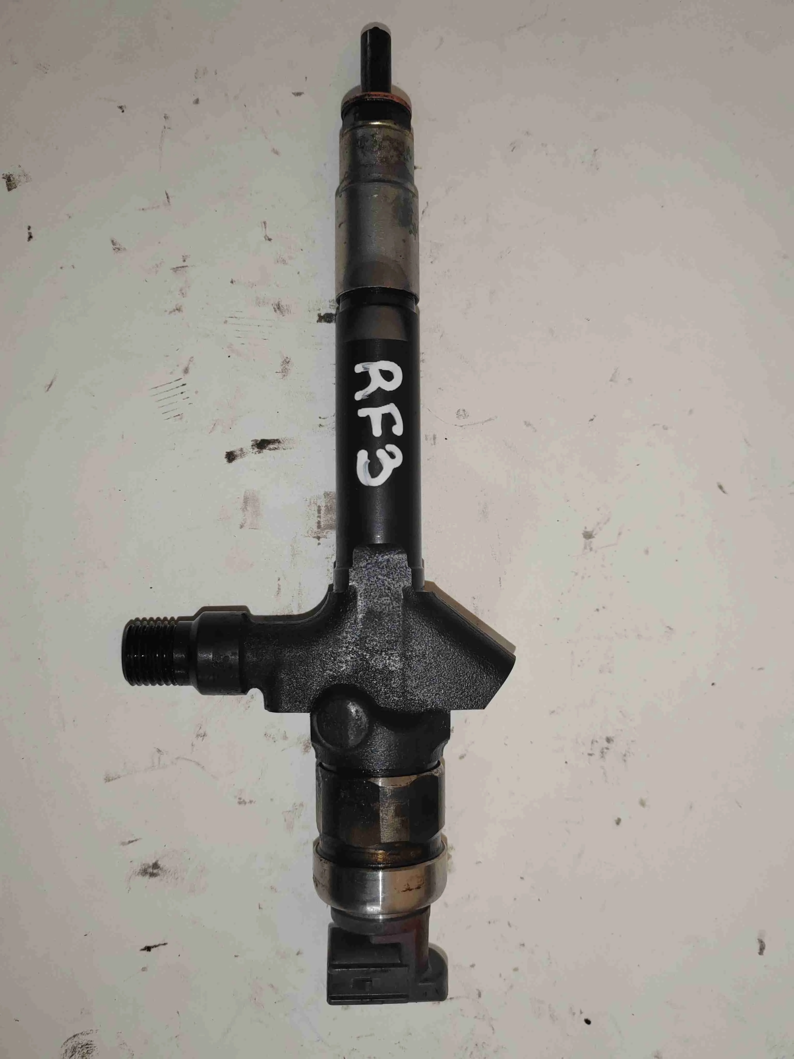 Форсунка топливная Mazda 6 (2002-2007) 2006 RF7J13H50