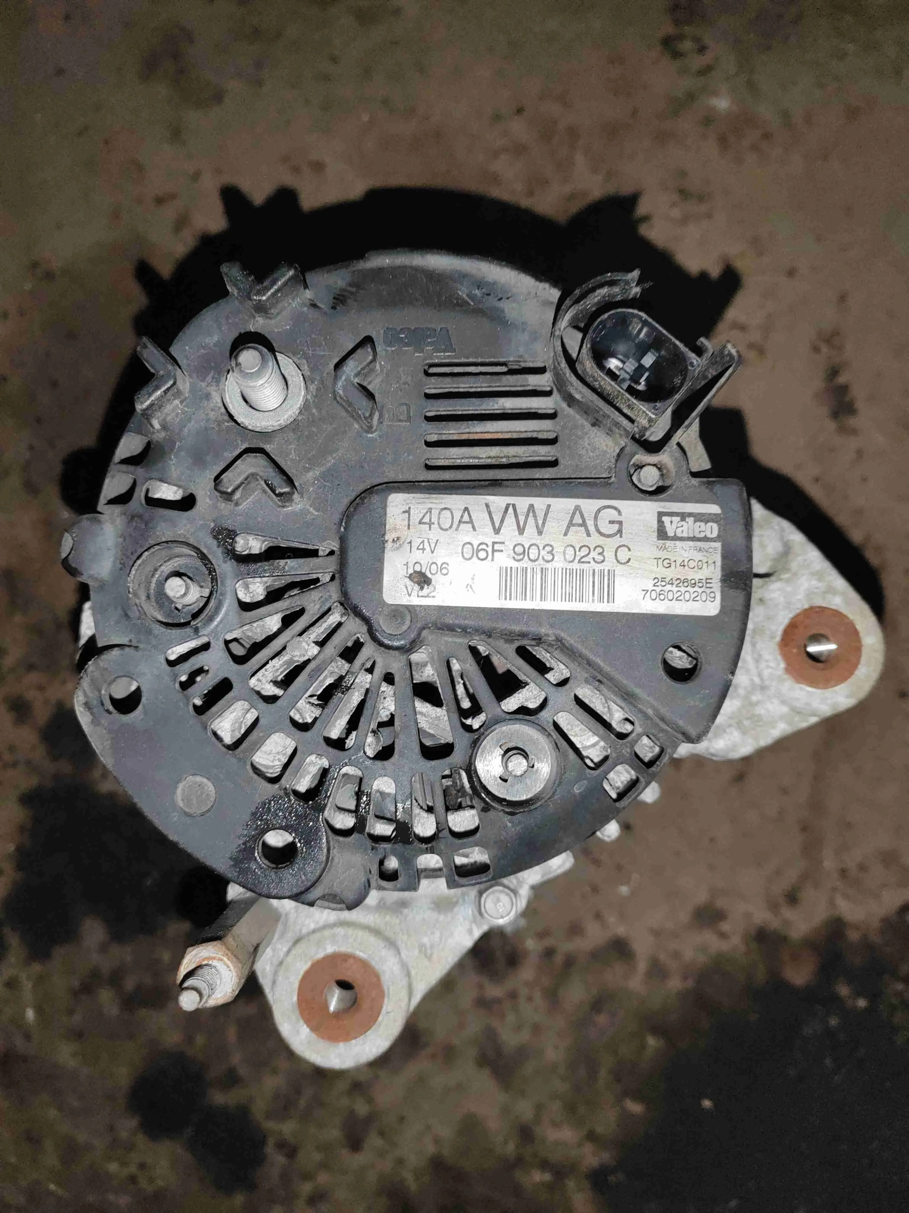 Генератор Volkswagen Passat B6(2005-2010) 2006 06F903023C
