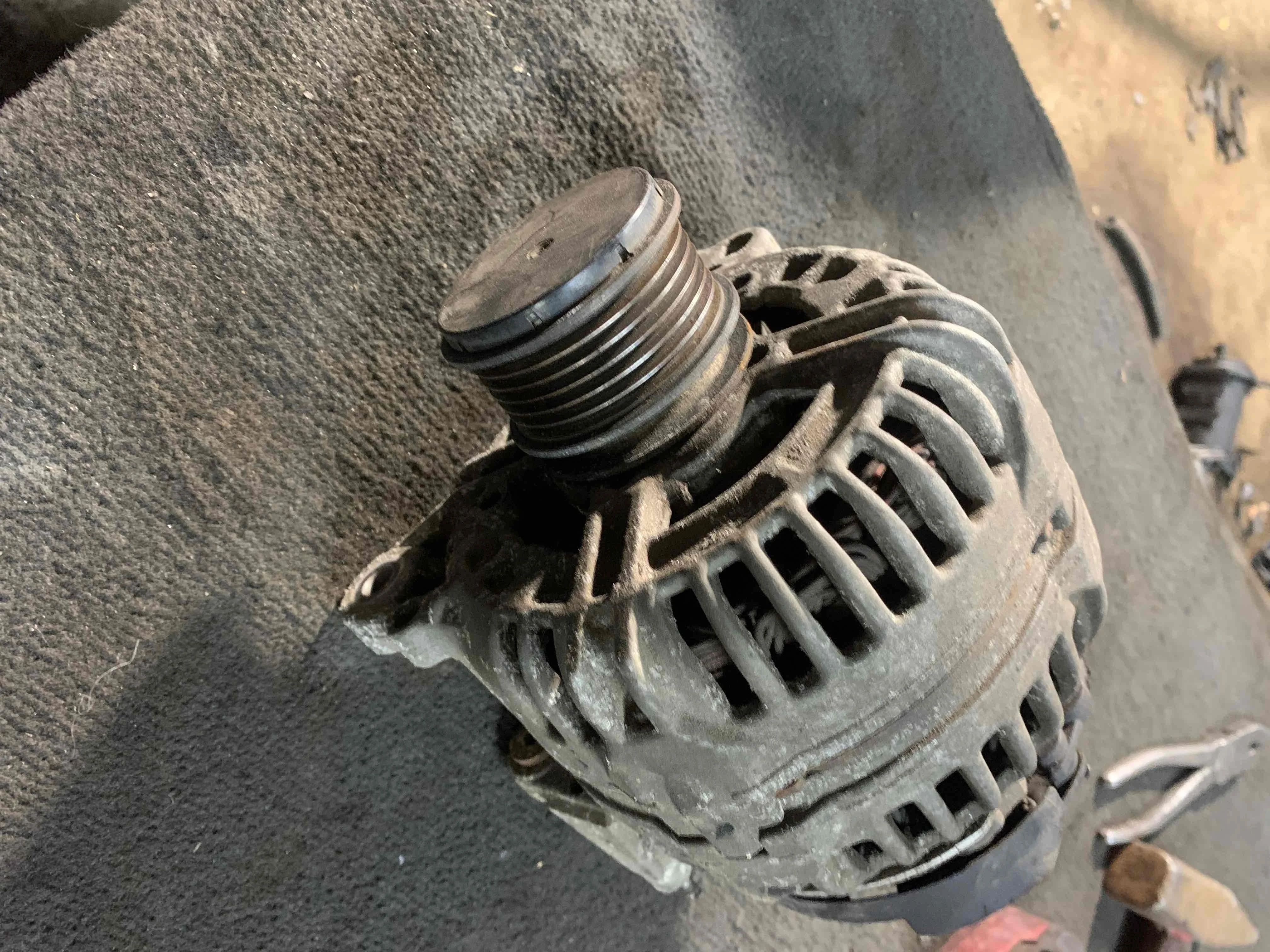 Генератор Skoda Roomster 2007 06F903023F