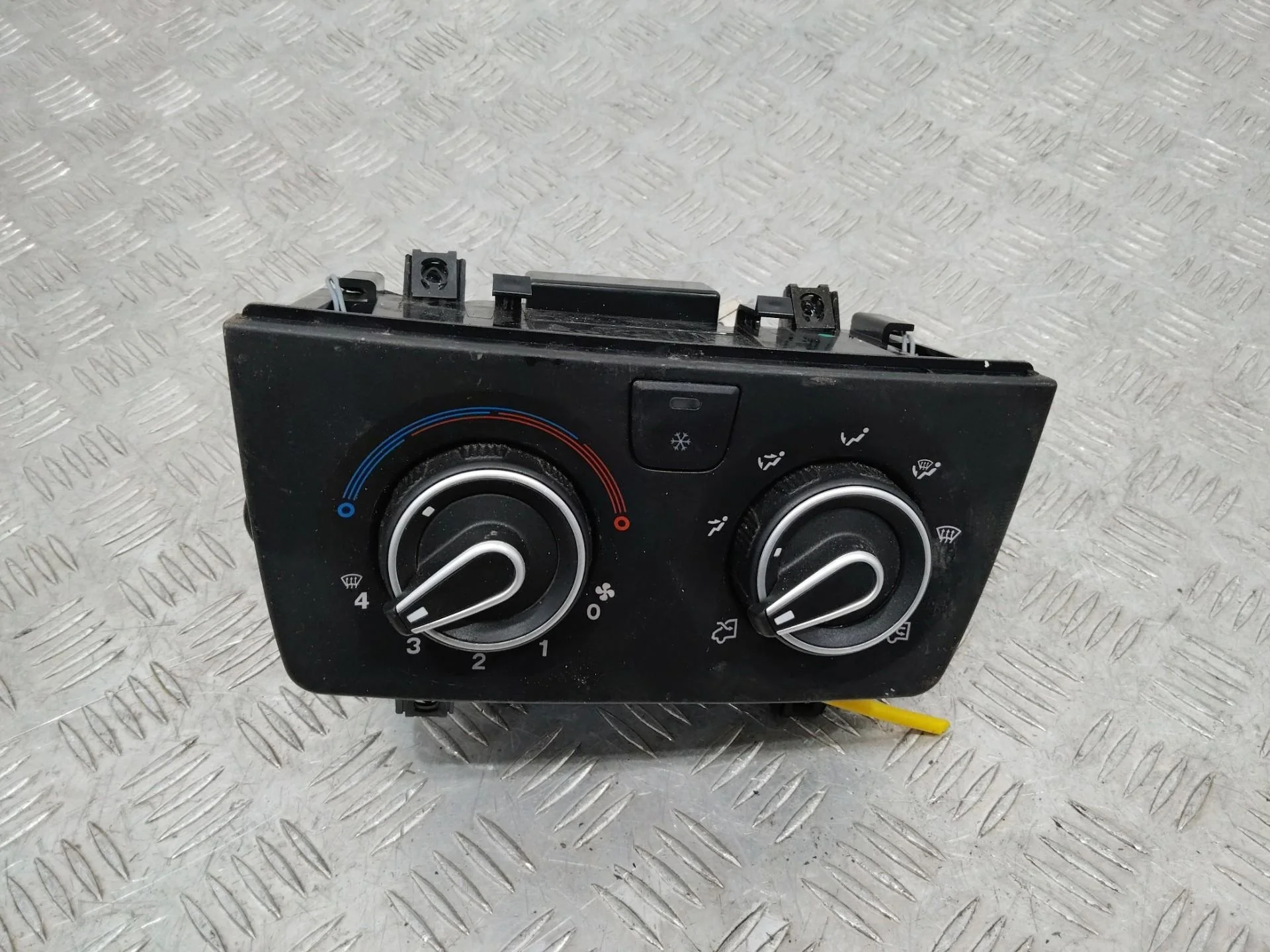 блок управления печки/климат-контроля Fiat Ducato  3 поколение [рестайлинг] 2019 168340200,A72000500