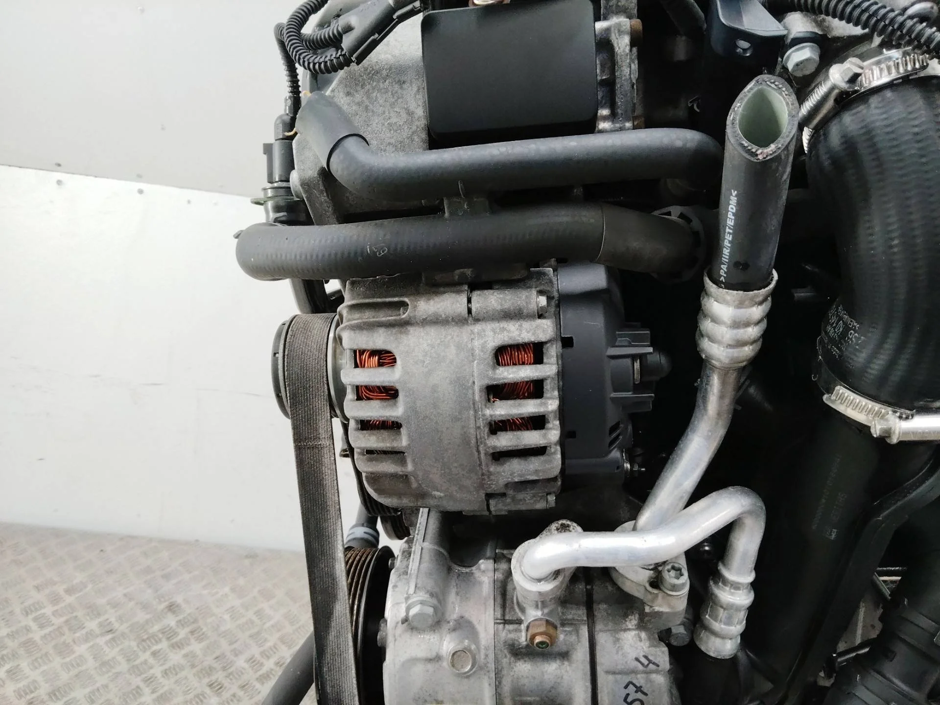 генератор Volkswagen Touran  1 поколение [2-й рестайлинг] 2010 03L903023