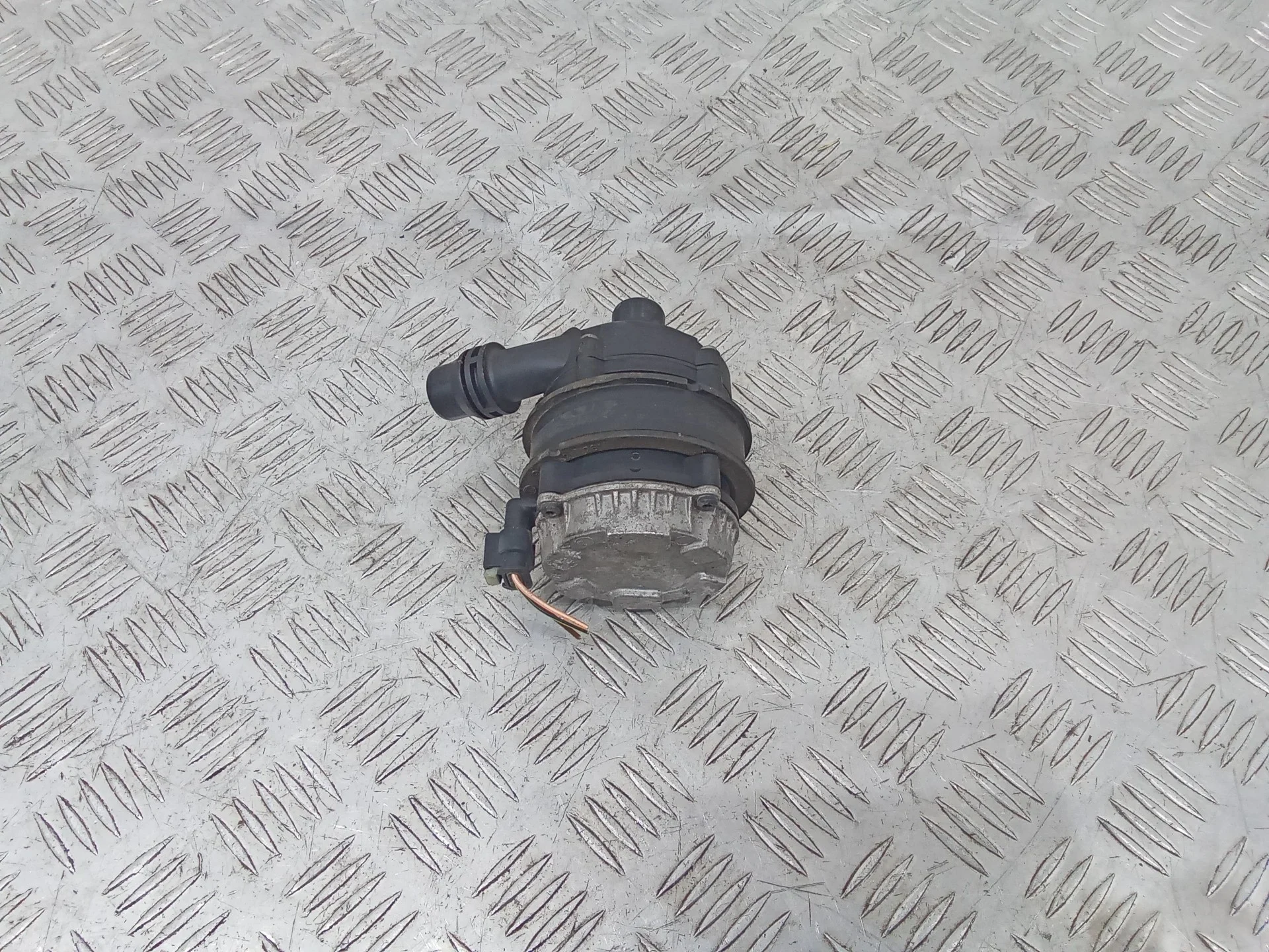 насос антифриза дополнительный Mercedes-Benz C  W205 2016 A0005002686