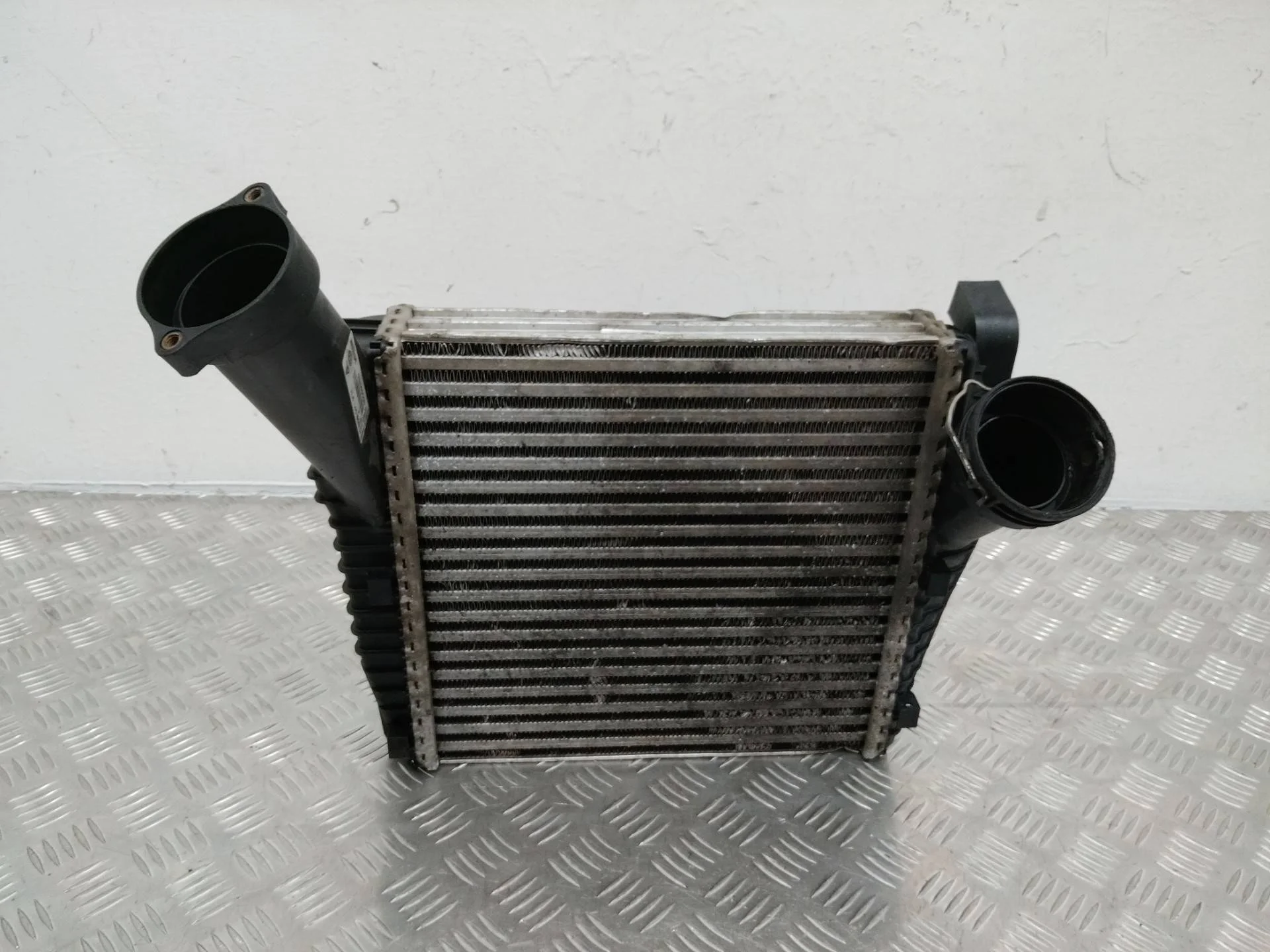 интеркулер Audi Q7  4L 2008 7L6145803