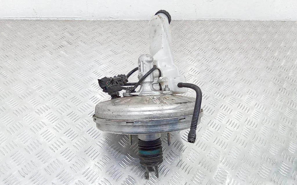 вакуумный усилитель тормозов Mercedes-Benz A  W176 2015 A2464301230