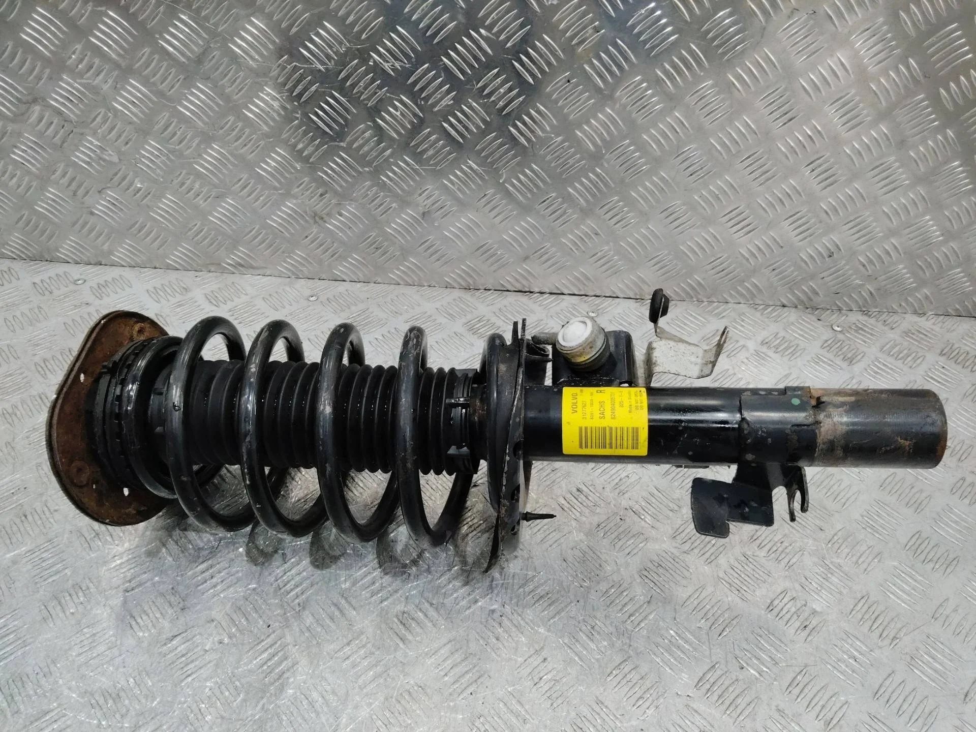 стойка амортизатора передняя правая Volvo XC60  1 поколение 2011 31277627