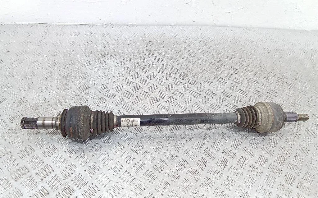 полуось задняя Volkswagen Touareg  2 поколение 2014 7P0501201D