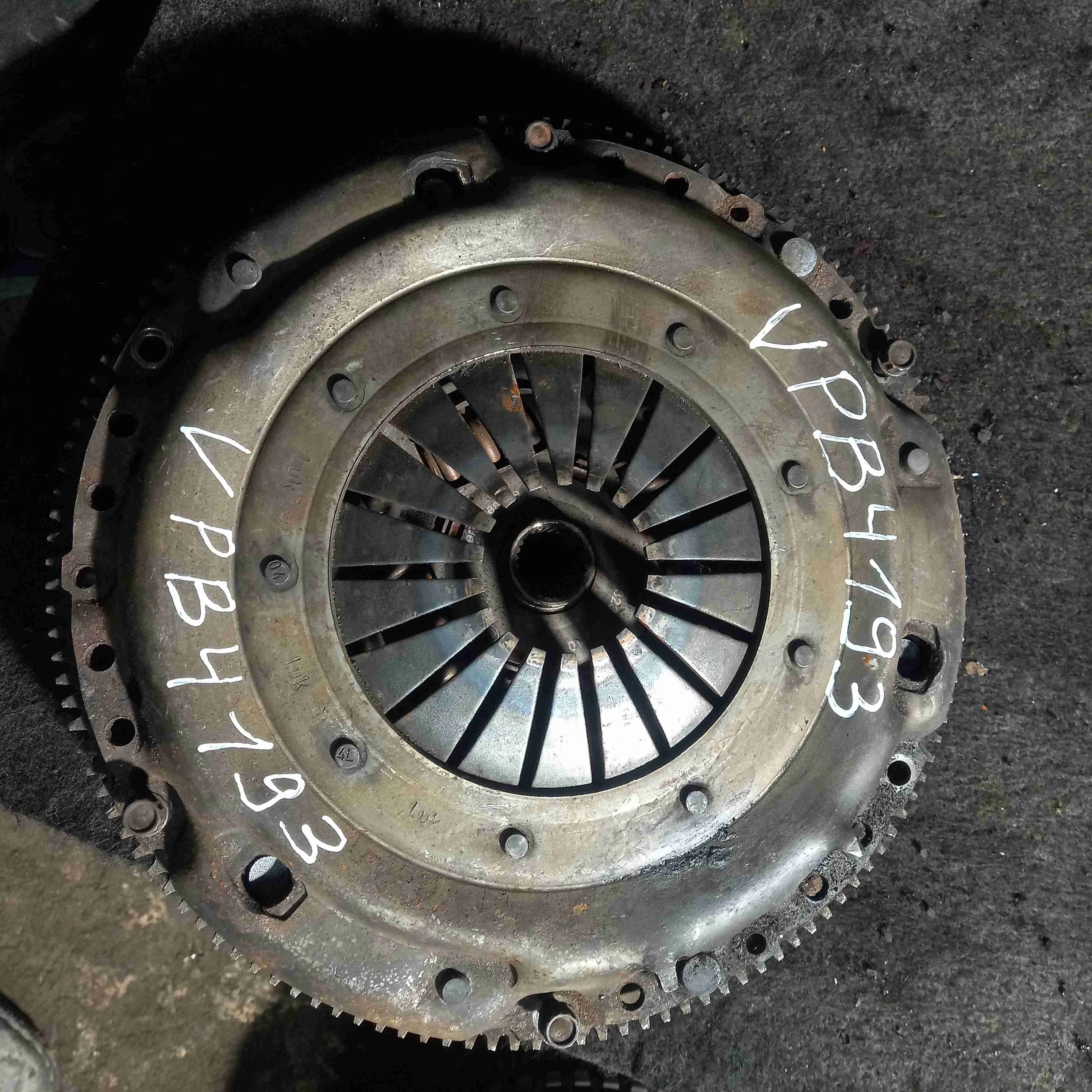 Сцепление (комплект) Volkswagen Passat B4(1993-1997) 1995 037105273c