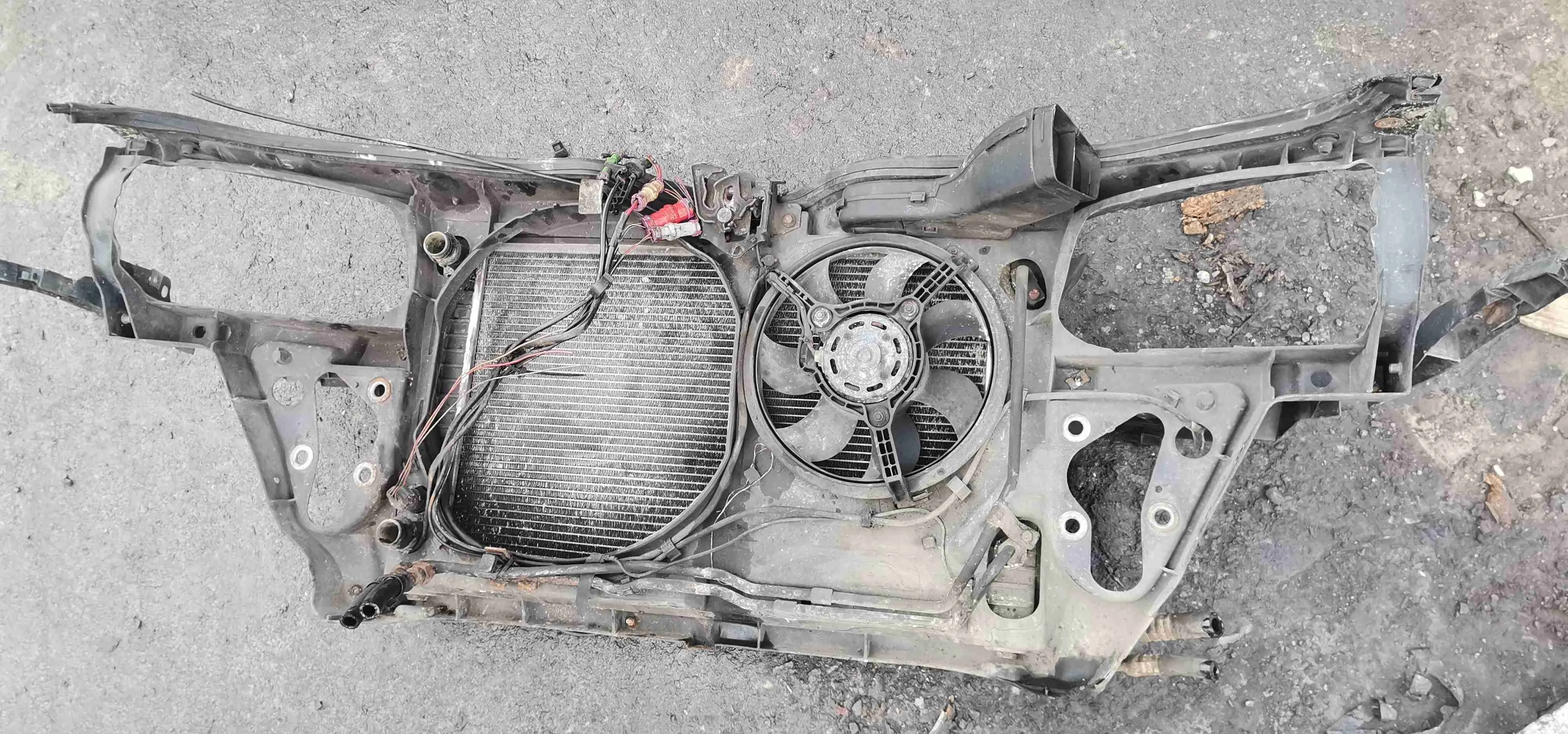 Передняя панель крепления облицовки (телевизор) Volkswagen Passat B5(1997-2005) 1998 3B0805594