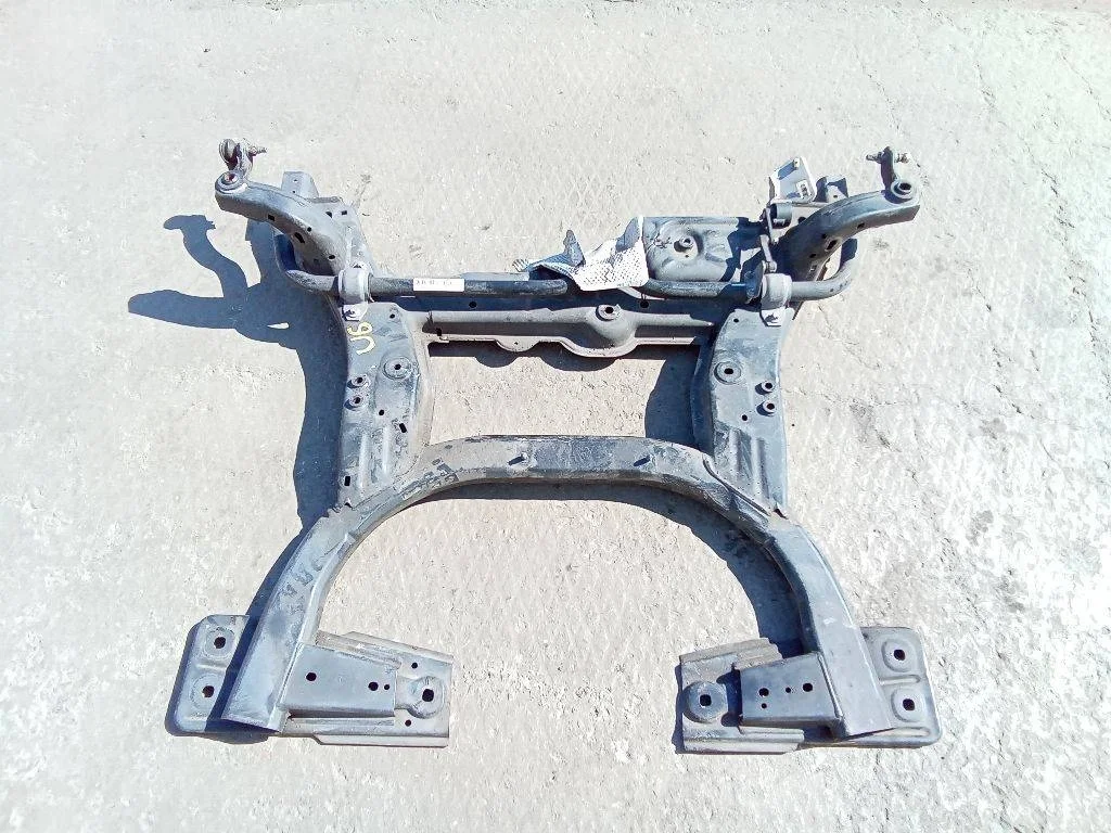 передняя балка (подрамник) Mercedes-Benz A  W176 2013 A2466201200