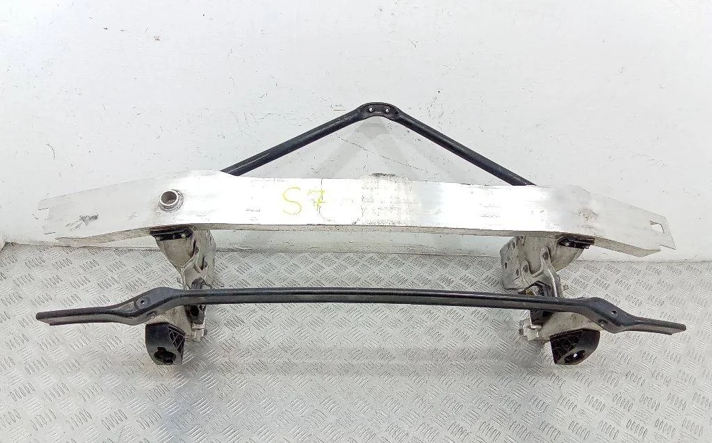 усилитель переднего бампера BMW 1  F20/F21 2013 51117255393