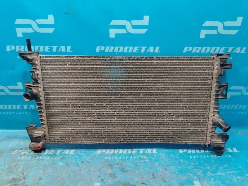 Радиатор охлаждения двигателя Ford Focus 2010-2019