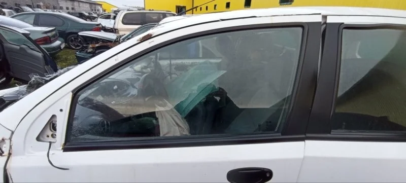 Стекло двери переднее левое Chevrolet Aveo T250