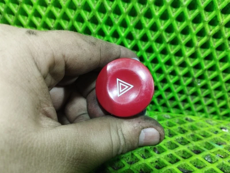 Кнопка аварийной остановки Chevrolet Aveo T200 2006 864W0140 ХЭТЧБЕК B12S1