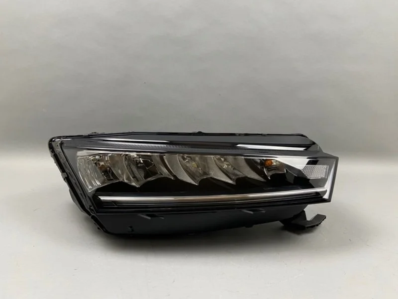 Фара Skoda Octavia 2019-2025 5E4941016 A8, правая