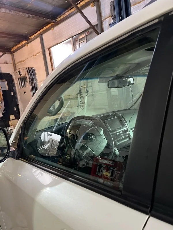 Стекло двери Toyota Land Cruiser 2015 6810260631 URJ200 1VD-FTV 4.5, переднее левое