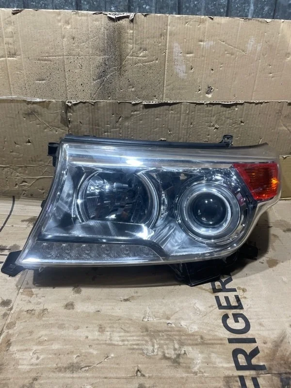 Фара левая Toyota Land Cruiser 2015 8118560F30 URJ200 1VD-FTV 4.5, левая