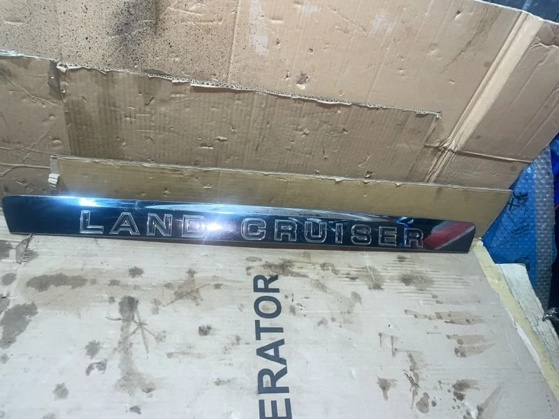 Молдинг двери багажника Toyota Land Cruiser 2015 7680160180 URJ200 1VD-FTV 4.5