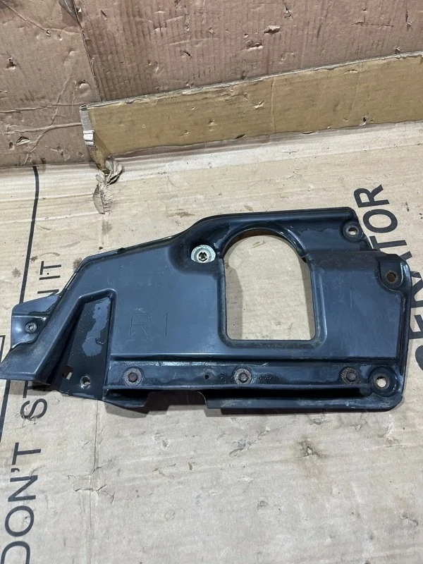 Пыльник переднего бампера Toyota Land Cruiser 2015 5380760131 URJ200 1VD-FTV 4.5, правый