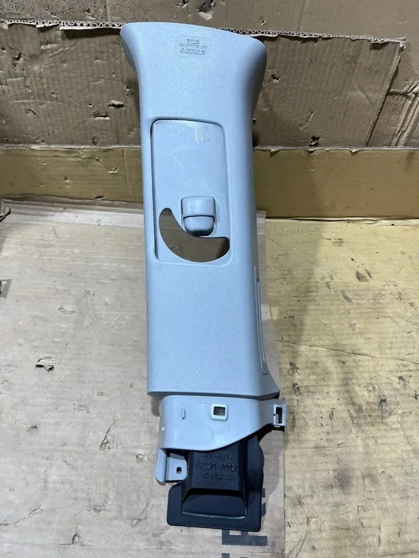 Обшивка стойки Toyota Land Cruiser 2015 6263860151B1 URJ200 1VD-FTV 4.5, правая