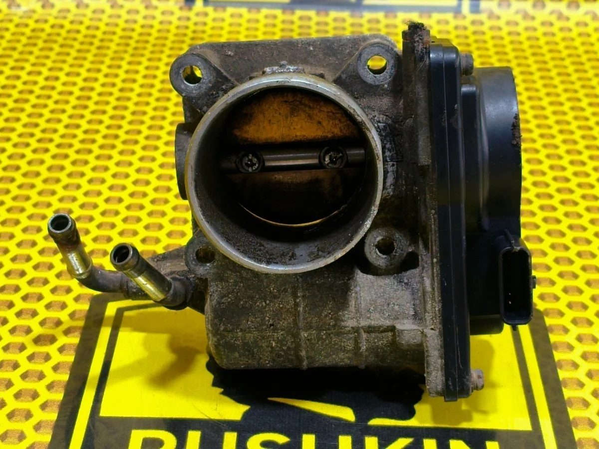 Дроссельная заслонка Nissan Juke 2011 161191KA0B F15 HR16DE