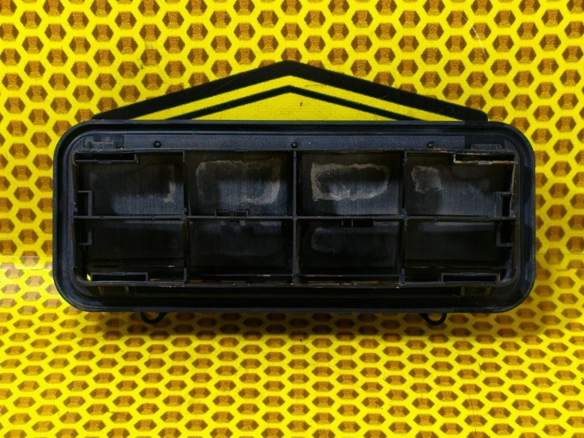 Решетка вентиляционная Nissan Juke 2011 77008AX60A F15 HR16DE, левая