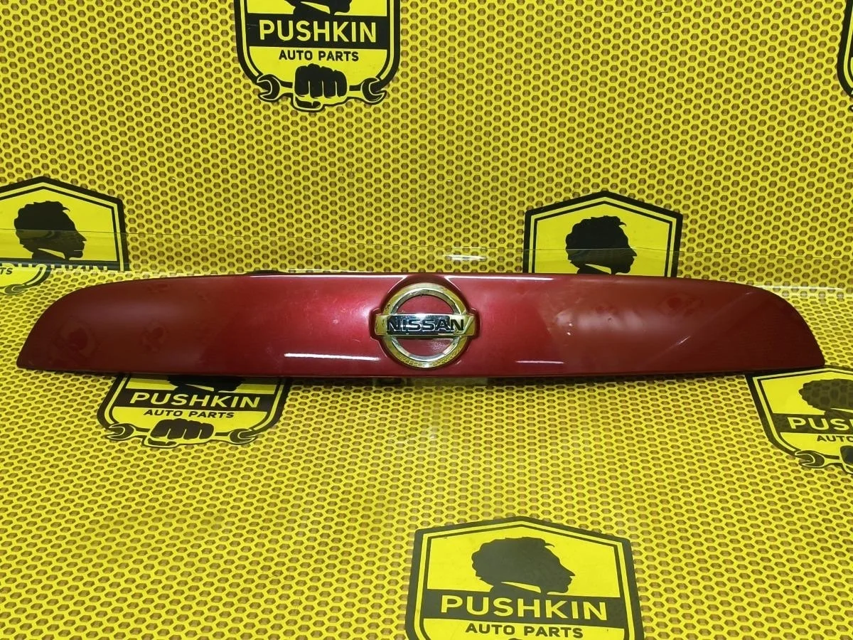 Накладка крышки багажника Nissan Juke 2011 908121KA6H F15 HR16DE