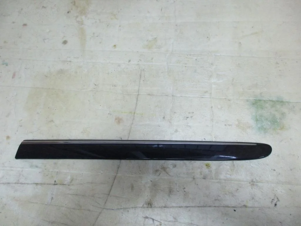 Молдинг двери Mercedes-Benz