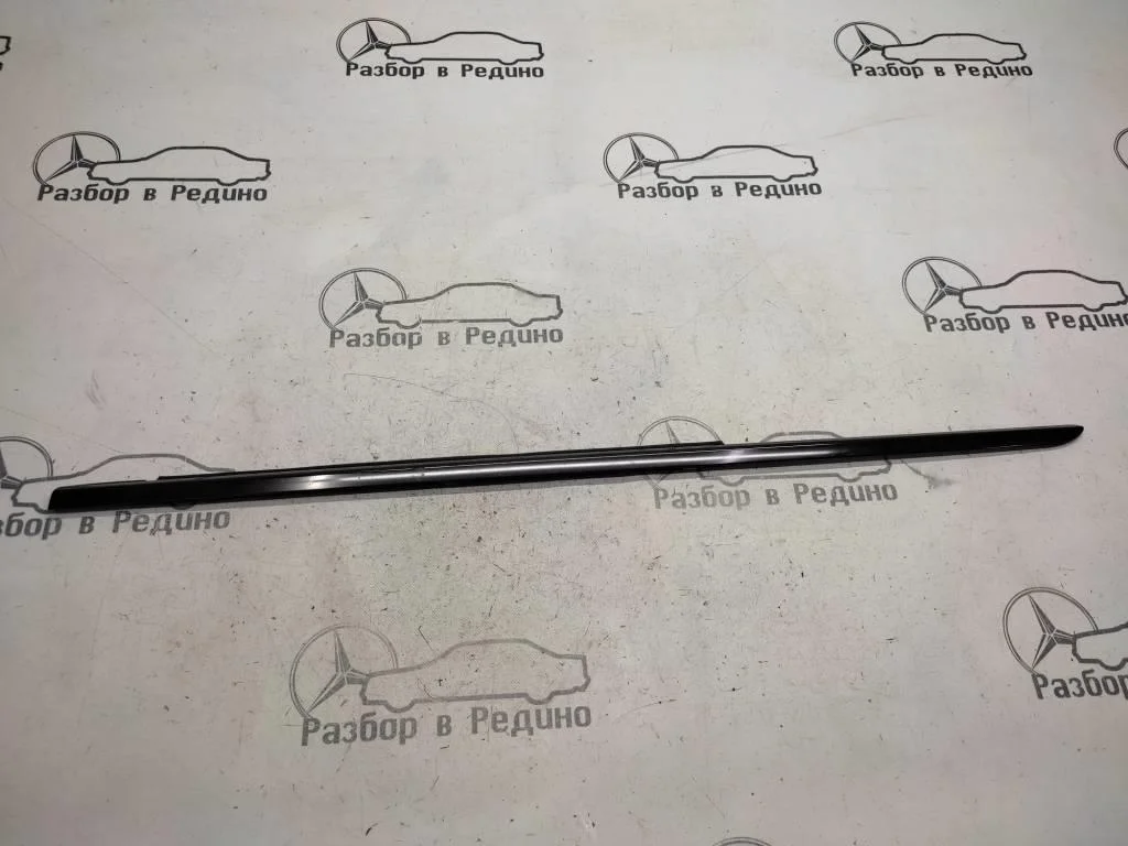 Молдинг стекла двери Mercedes-Benz